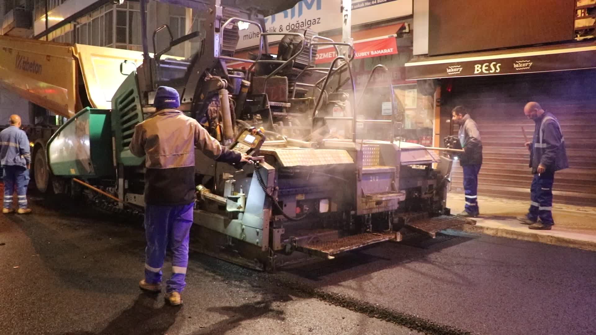 İzmir Büyükşehir Belediyesi, Buca Şirinyer'de yolları yeniledi