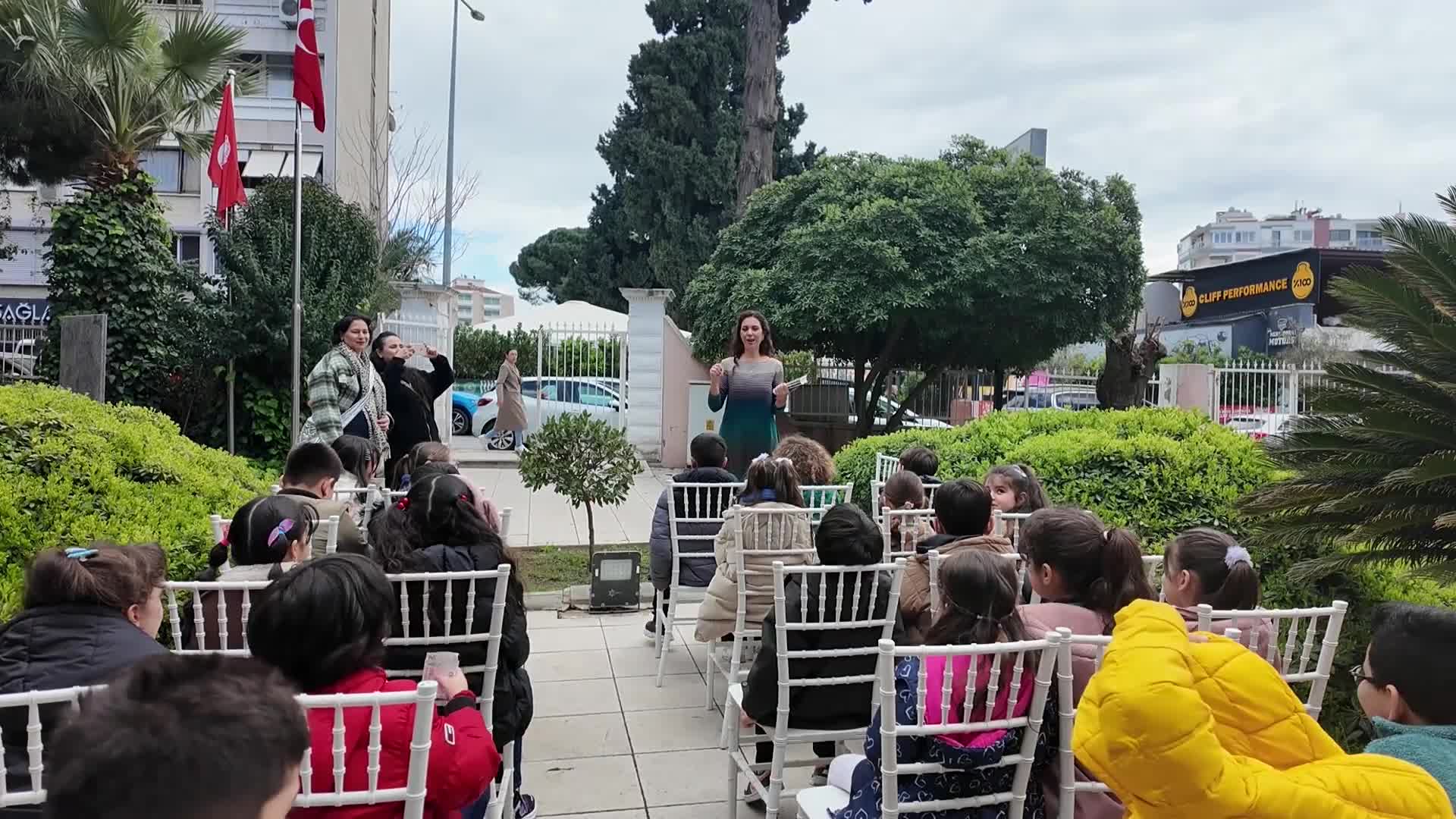 Bornova’da Kütüphane Haftası coşkusu… Çocuklar öğreniyor, kent kitapla buluşuyor