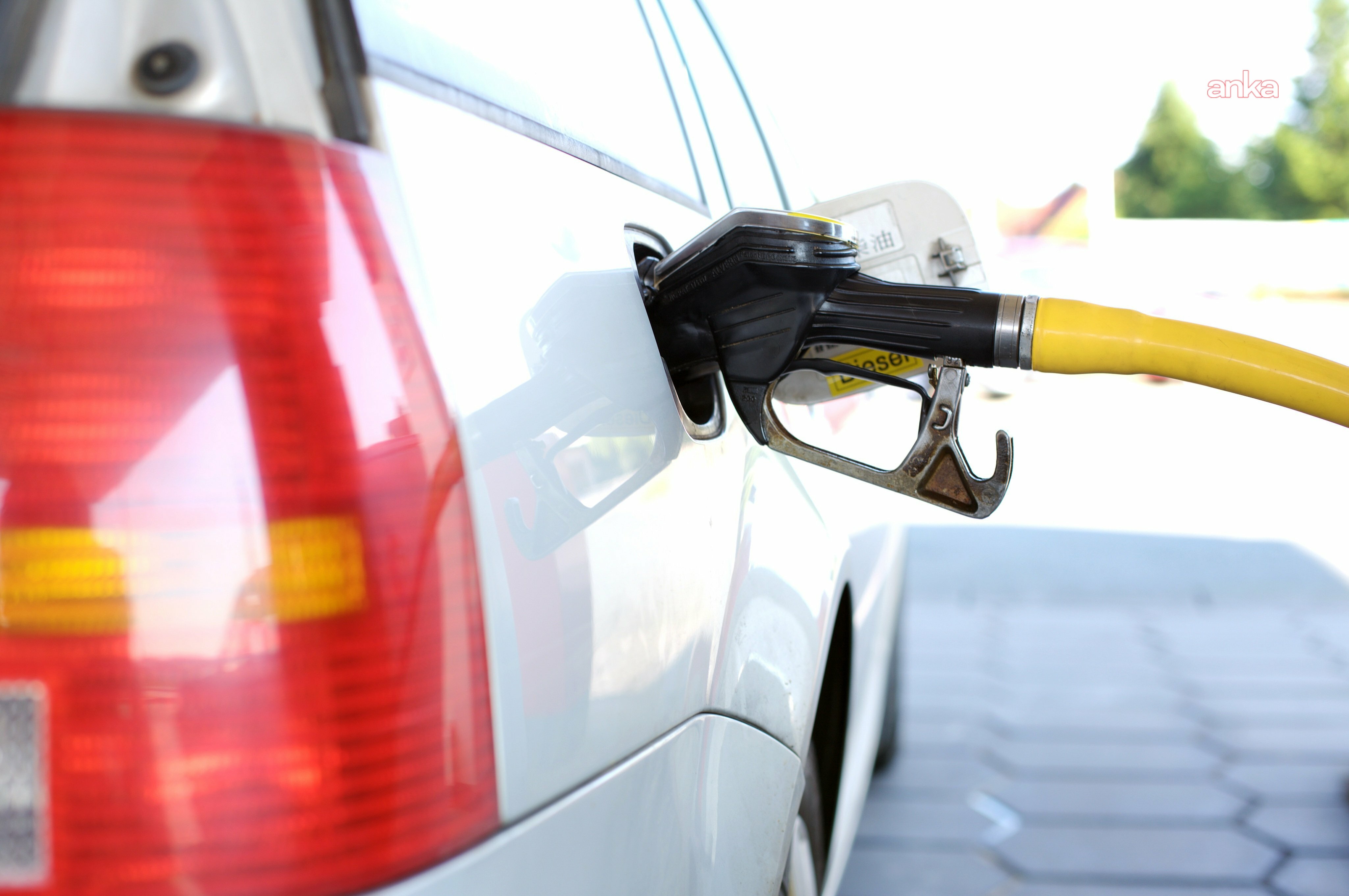Motorine dev zam... Motorine 7 TL 80 kuruş, benzine 60 kuruş zam yapıldı