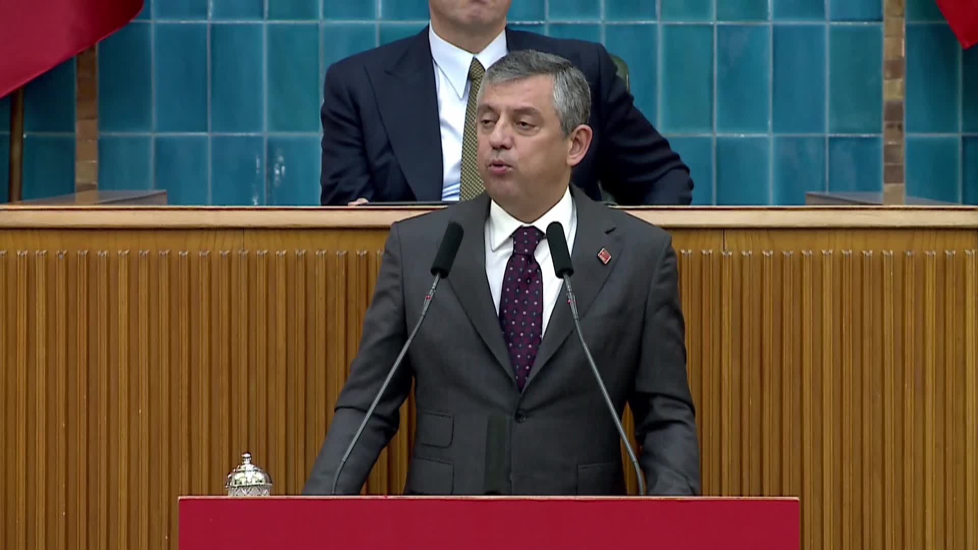 CHP grup toplantısı... Özgür Özel: “Bu ara seçim ya yapılacak ya korkaklar tarihe yazılacak”