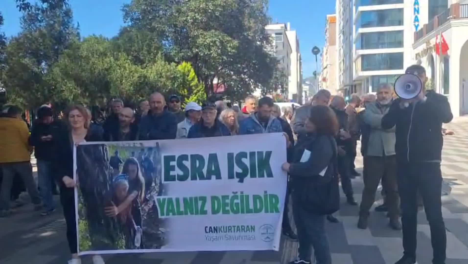 Hopalı doğa savunucularından Esra Işık'a destek yürüyüşü