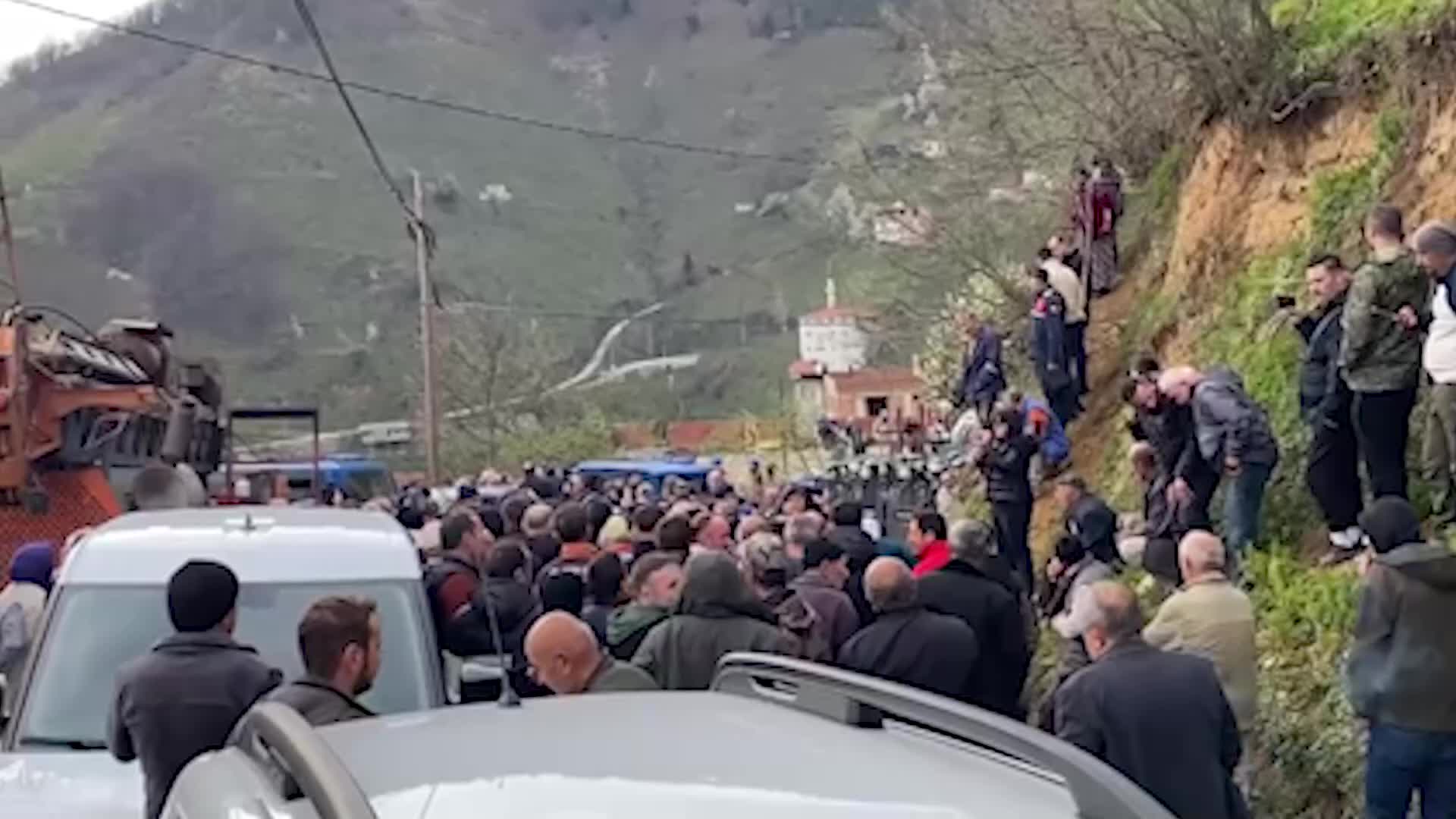 Giresun'un Sekü Köyü'ndeki maden direnişi 4’üncü gününde : Yürütmeyi durdurma kararına rağmen sondaj makinesi sahaya çıkarıldı