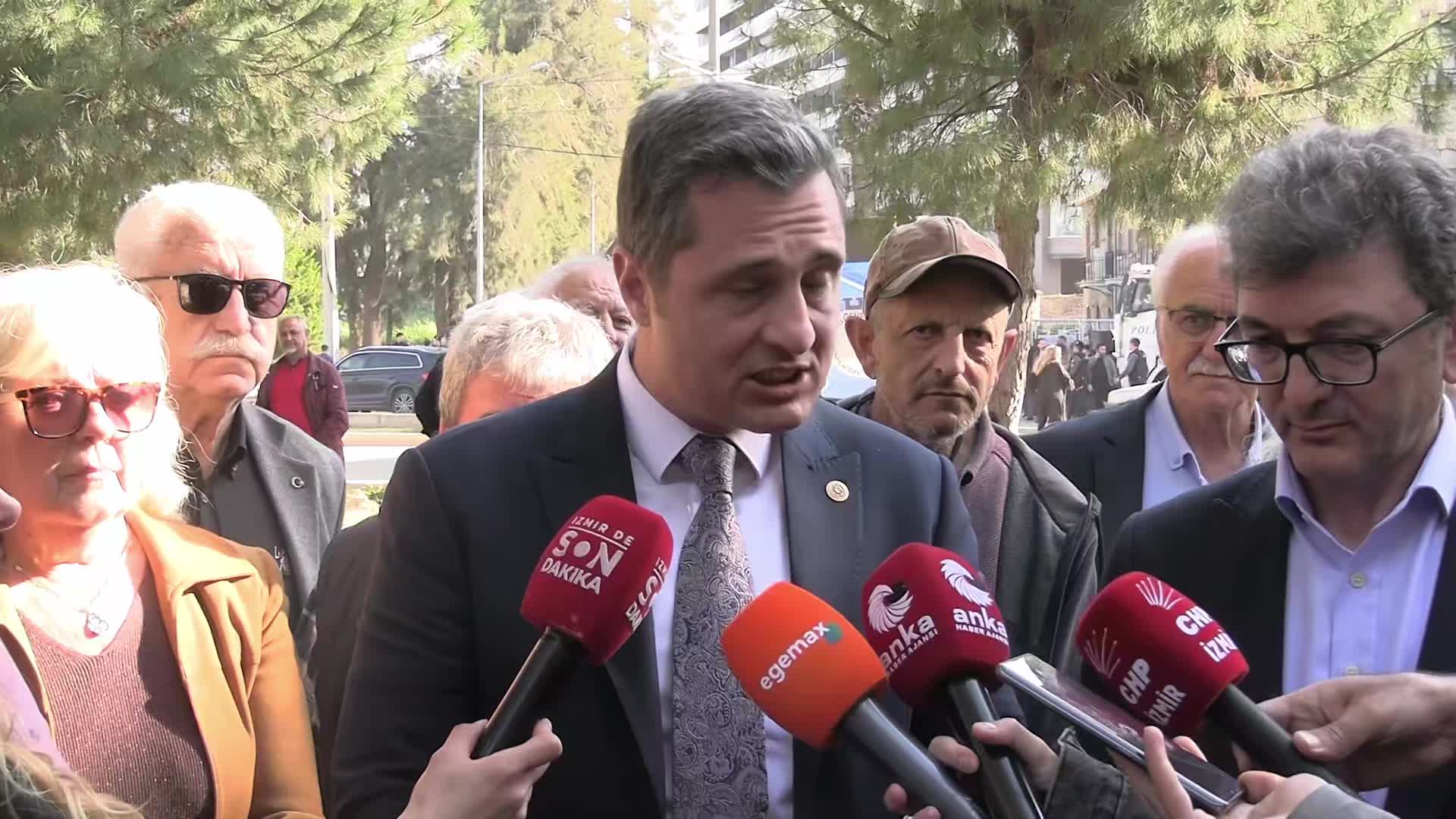 Meslek Fabrikası direnişi sürüyor… CHP İzmir Milletvekili Yücel: Niyet, üzüm yemek değil bağcıyı dövmek ve güç gösterisinde bulunabilmek