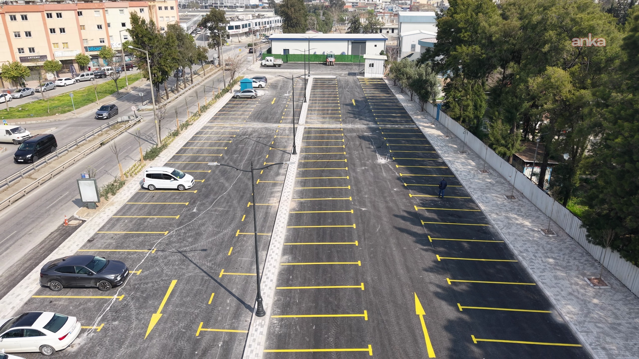İzmir Büyükşehir Belediyesi'nden Konak Gaziler Caddesi’ne nefes aldıran dokunuş... 154 araçlık ücretsiz otopark hizmete girdi