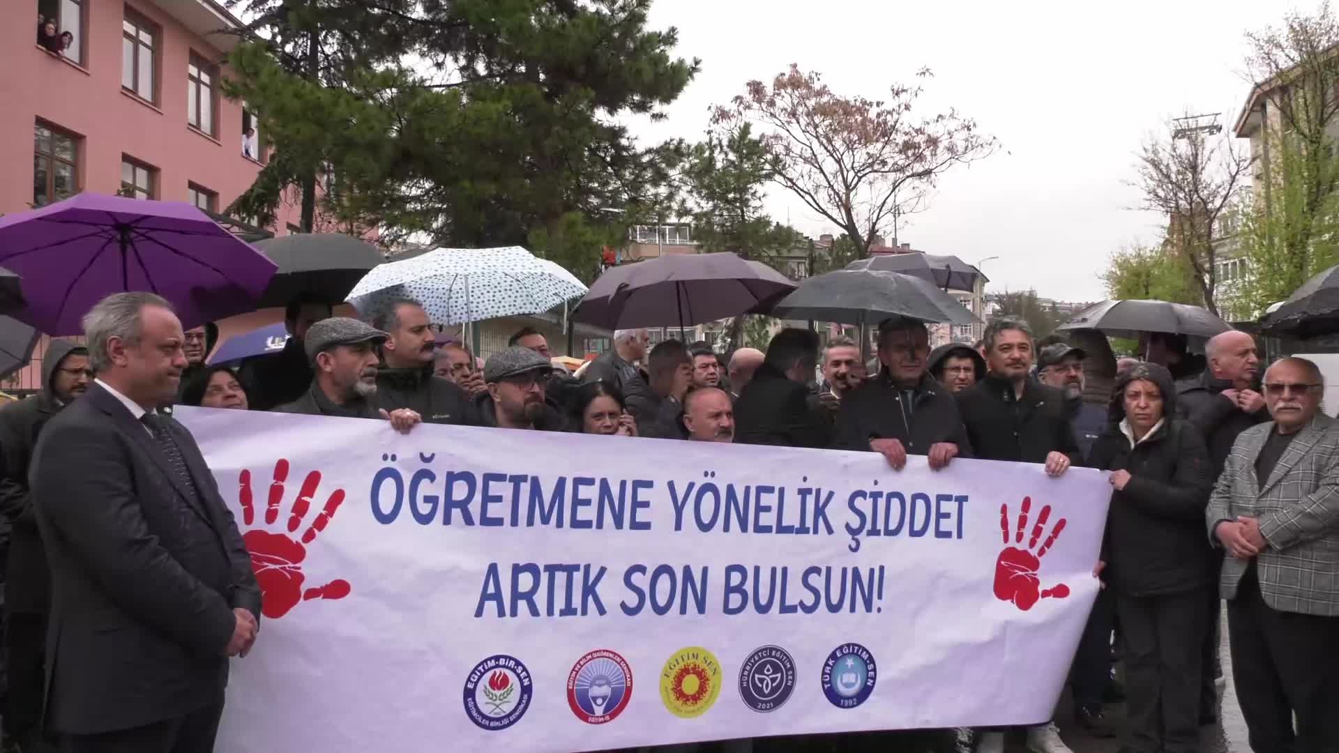 Öğretmen Gökmen Yaşar'ın veli ve öğrenci tarafından darp edilmesine sendikalardan tepki: "Okullar, şiddetin değil, bilimin üretildiği alanlar olmalıdır"