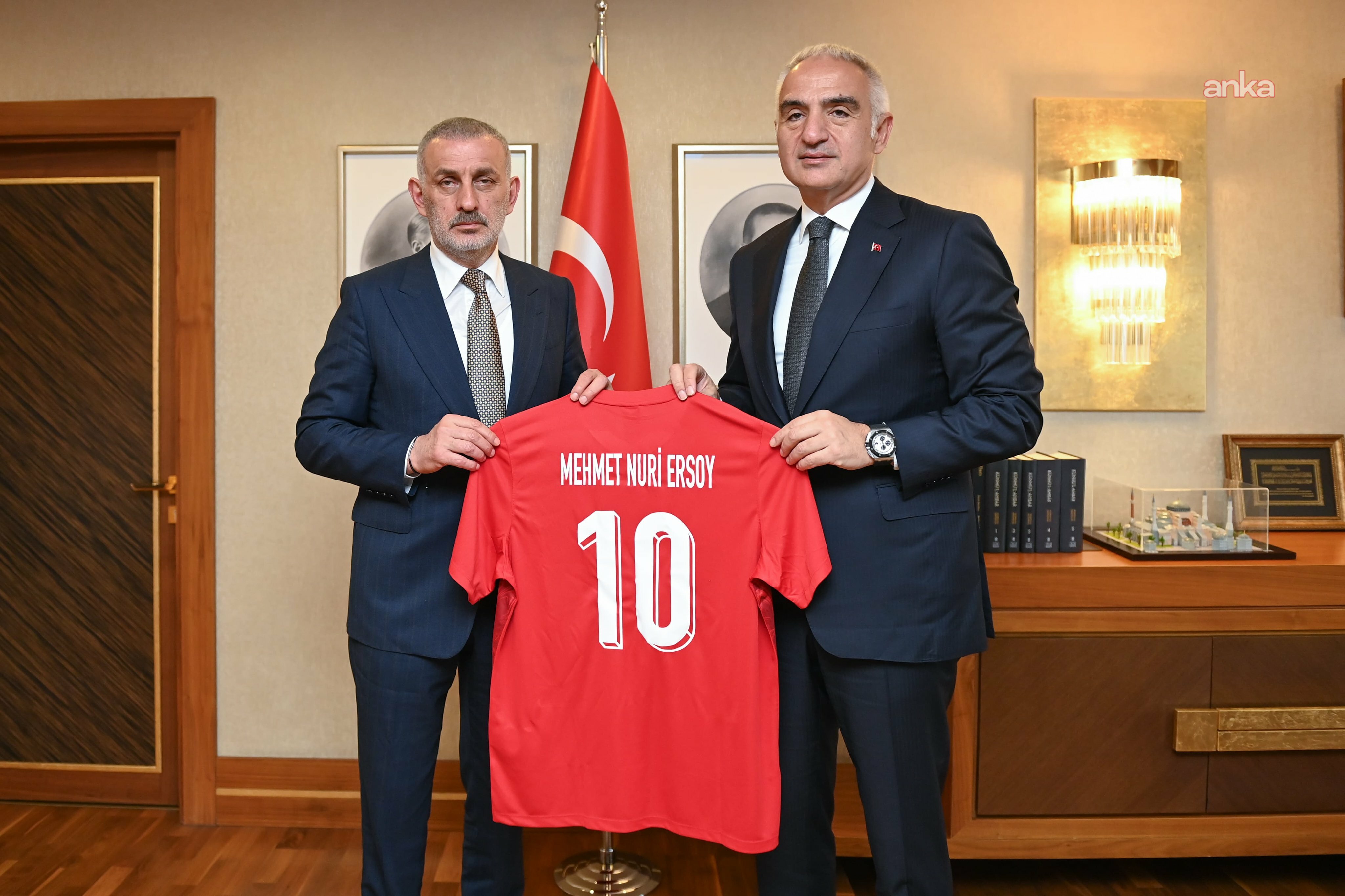 Bakan Ersoy, TFF Başkanı Hacıosmanoğlu ile bir araya geldi
