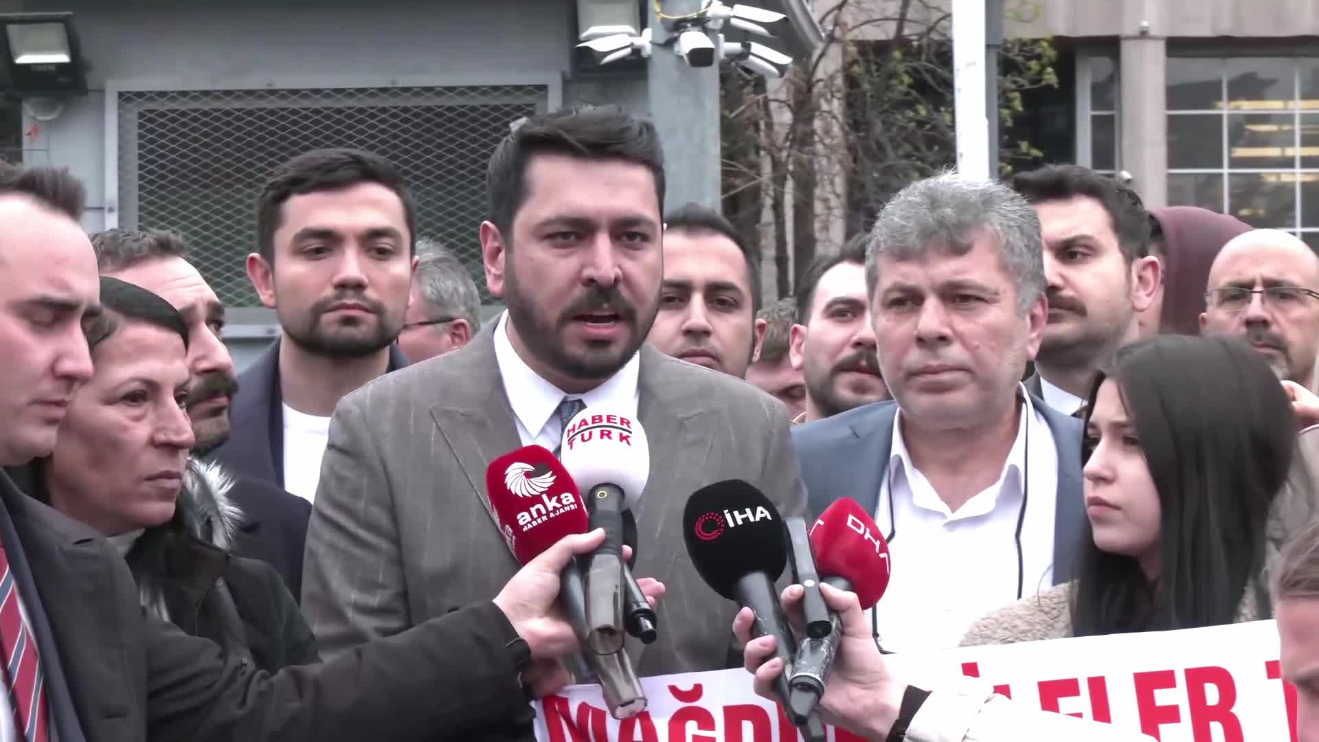 Hakan Çakır davasında dört sanığa müebbet hapis cezası verildi, "suça sürüklenen" iki çocuğun cezasına "yaş küçüklüğü" indirimi uygulandı