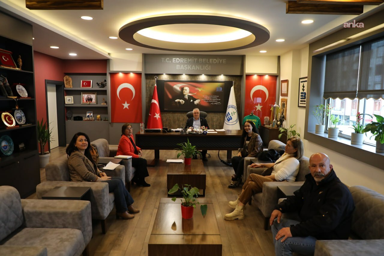 Edremit Belediye Başkanı Ertaş hayvanseverlerle bir araya geldi
