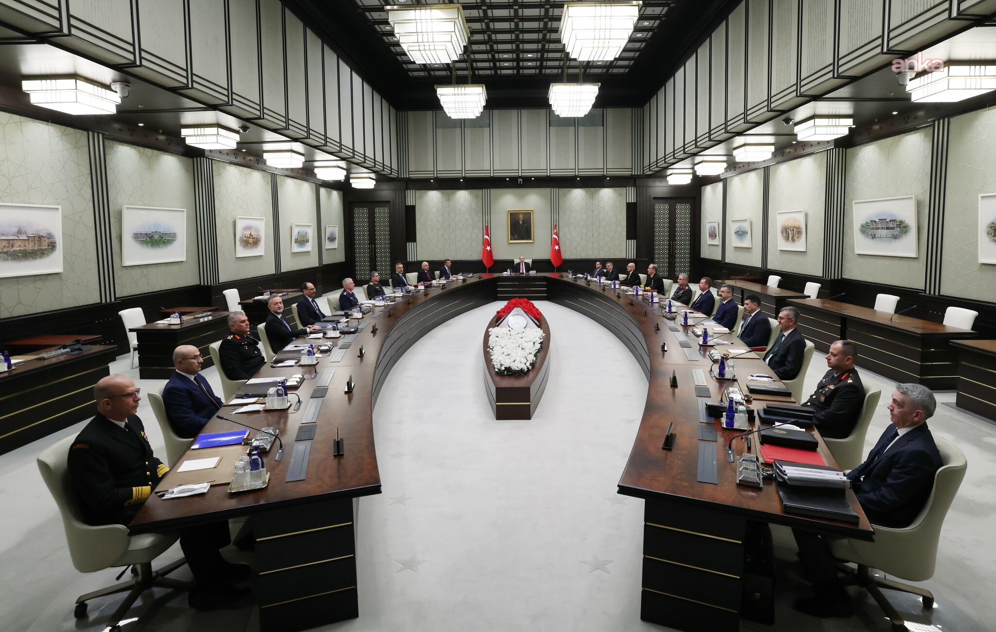 MGK Bildirisi: "Çevremizde yaşanan savaşın süreci sabote etmesine izin verilmeyecek, terör milletimizin gündeminden çıkarılacak"