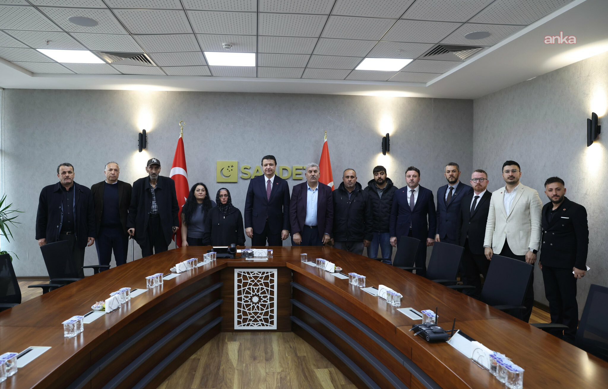Mahmut Arıkan,  Dilovası'ndaki parfüm fabrikasında yaşanan yangın felaketinin mağdurlarıyla bir araya geldi