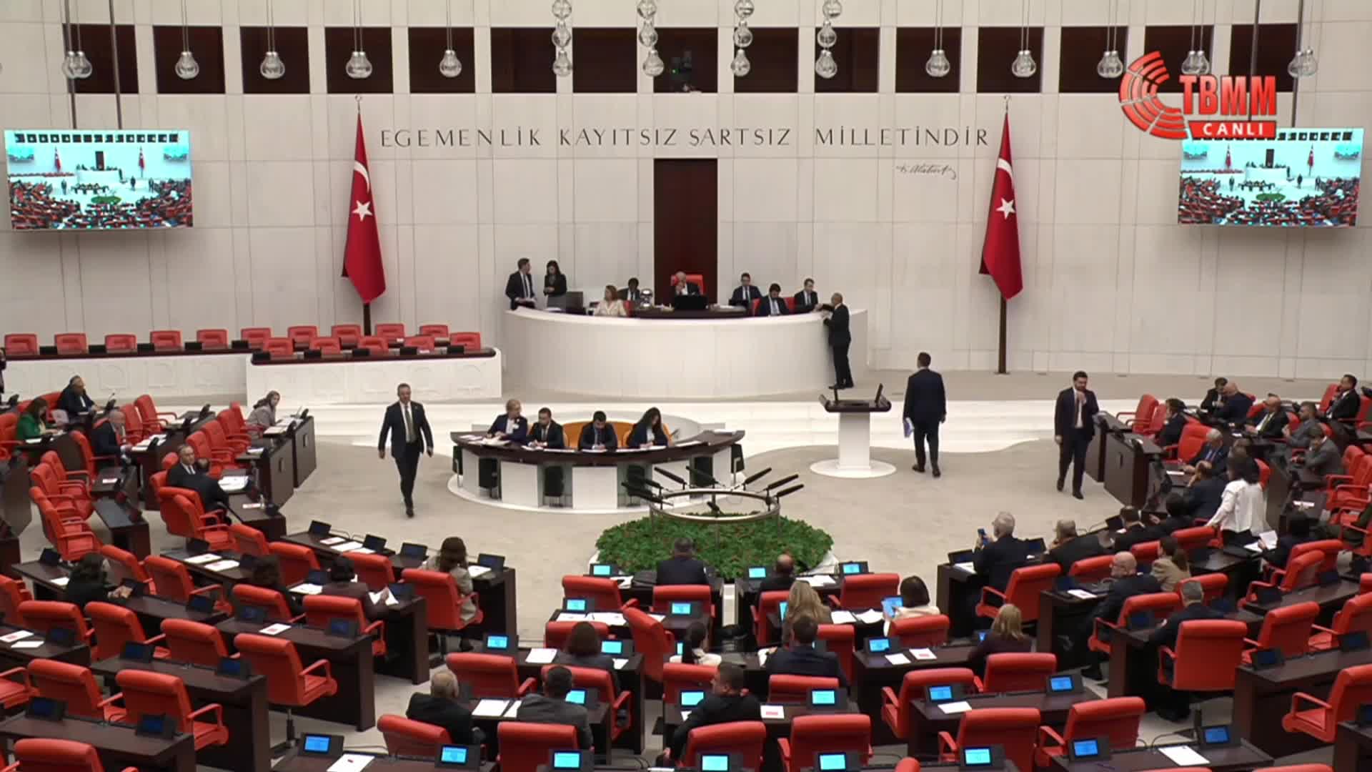TBMM Genel Kurulu... CHP'li Akdoğan: Bu TRT'ye dur diyecek hiç kimse yok mu? İnsanların itibarıyla oynanıyor