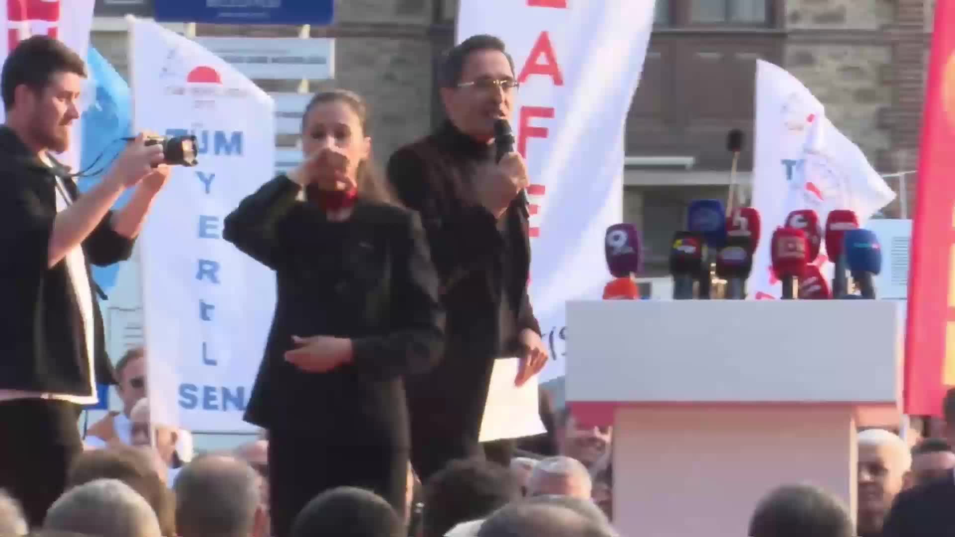 Meslek Fabrikası mitingi… İZBB Başkanı Tugay: İzmir’i yenemeyeceksiniz. O binaya gireceğim