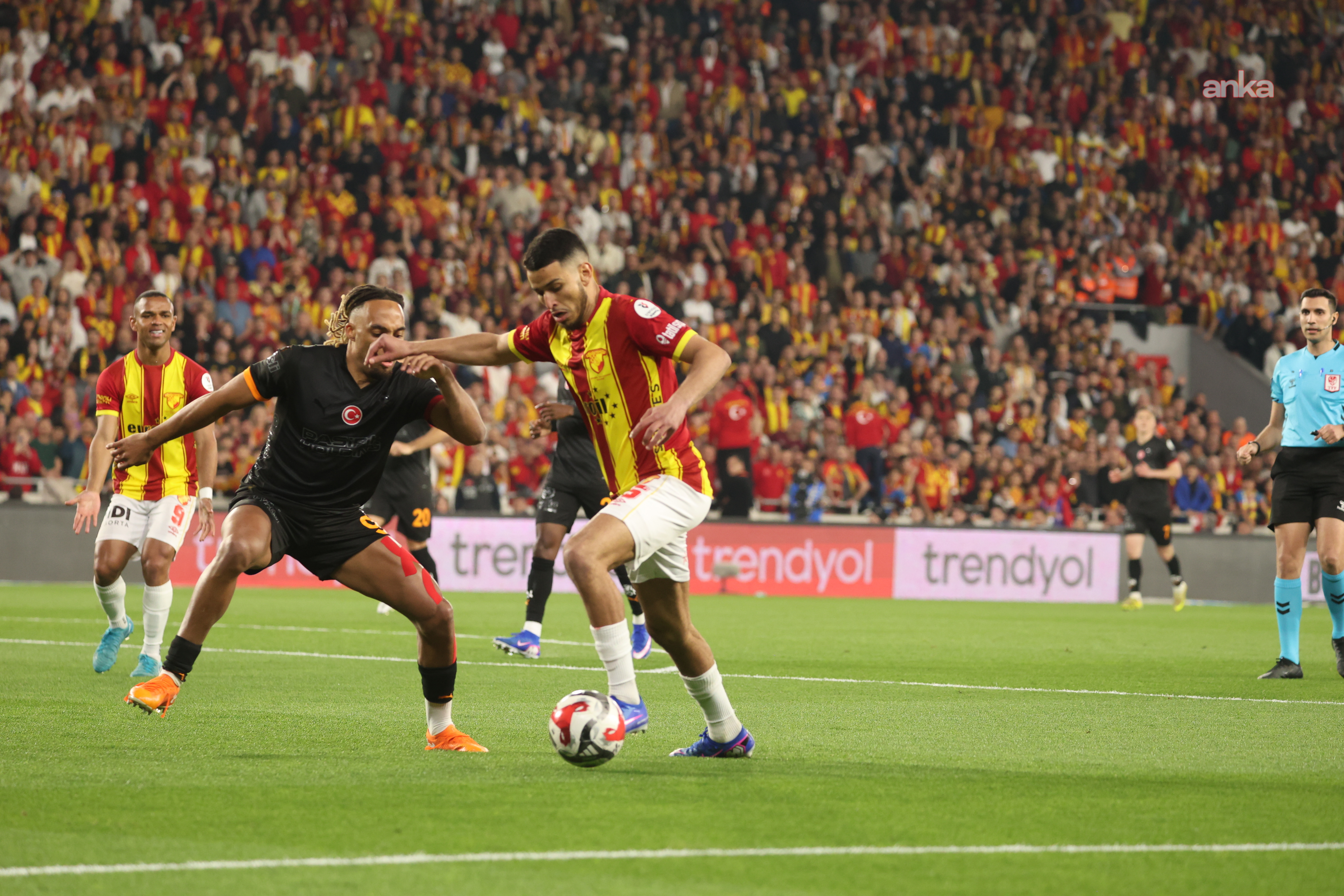 Göztepe, evinde Galatasaray'a 3-1 mağlup oldu