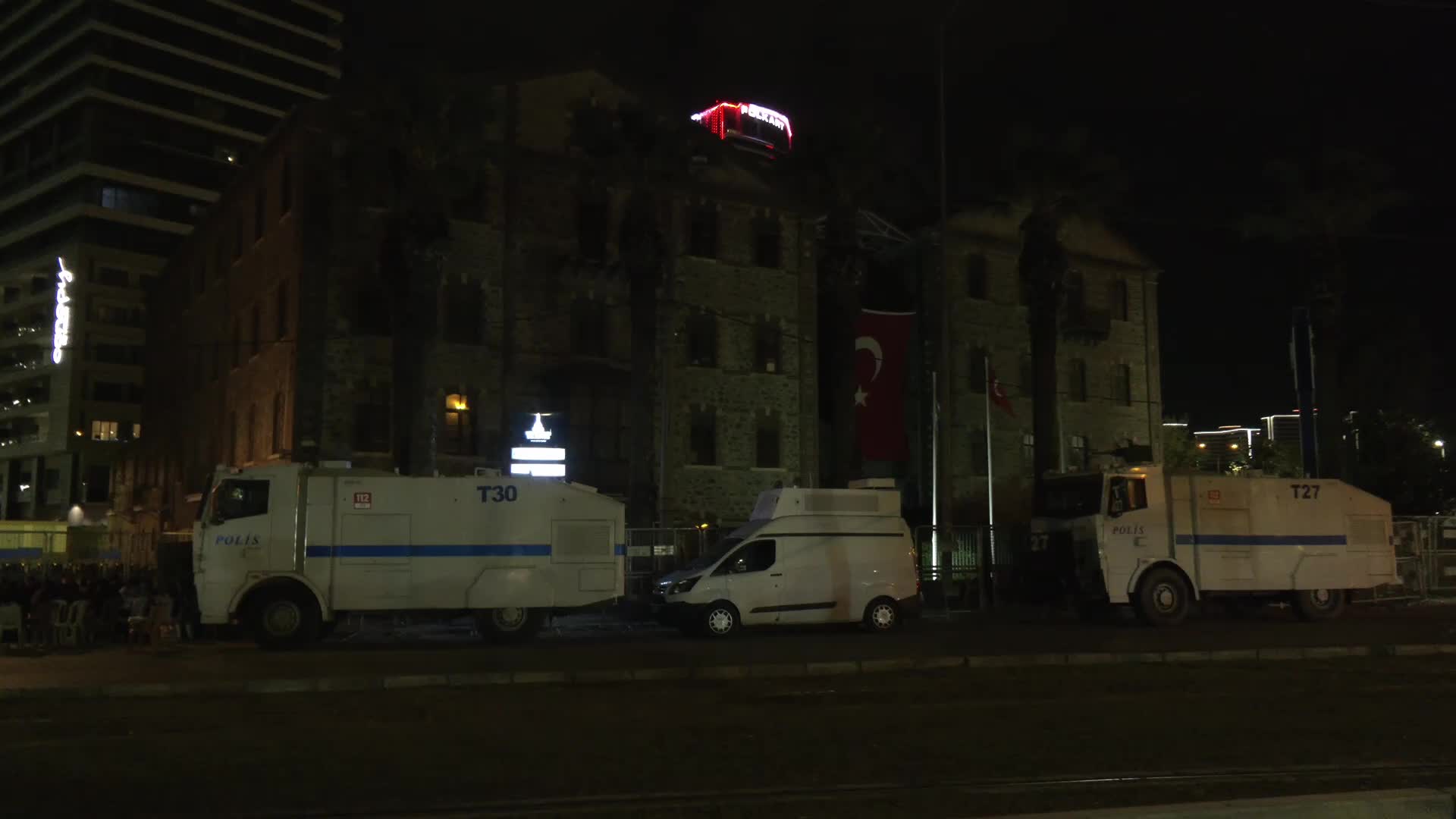 Meslek Fabrikası'nda nöbet üçüncü gece de  devam etti