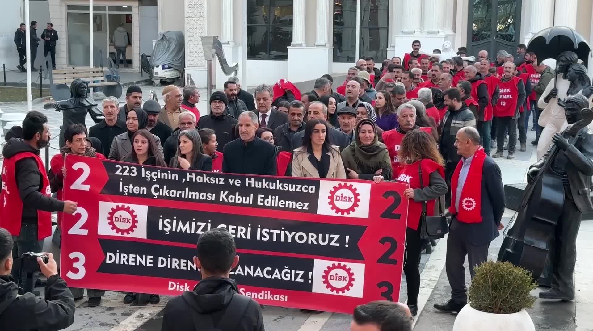 Van'da işten çıkarılan işçilerin eylemi 257'nci gününde devam etti:  Bizi açlıkla, yoklukla ve baskıyla yıldıramazsınız