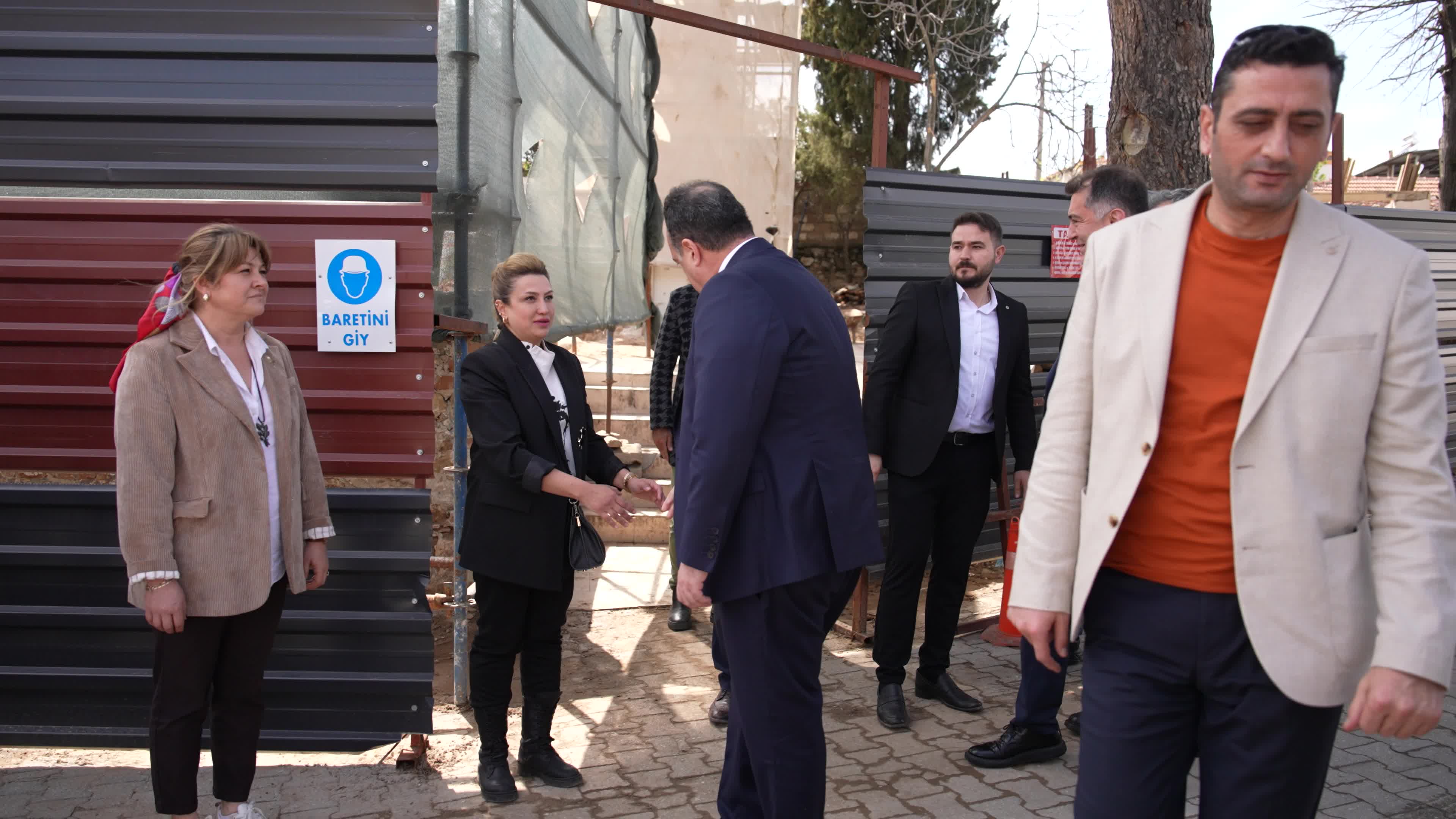 Manisa'da depremde hasar alan Tiyenli Camii’nde restorasyon başladı