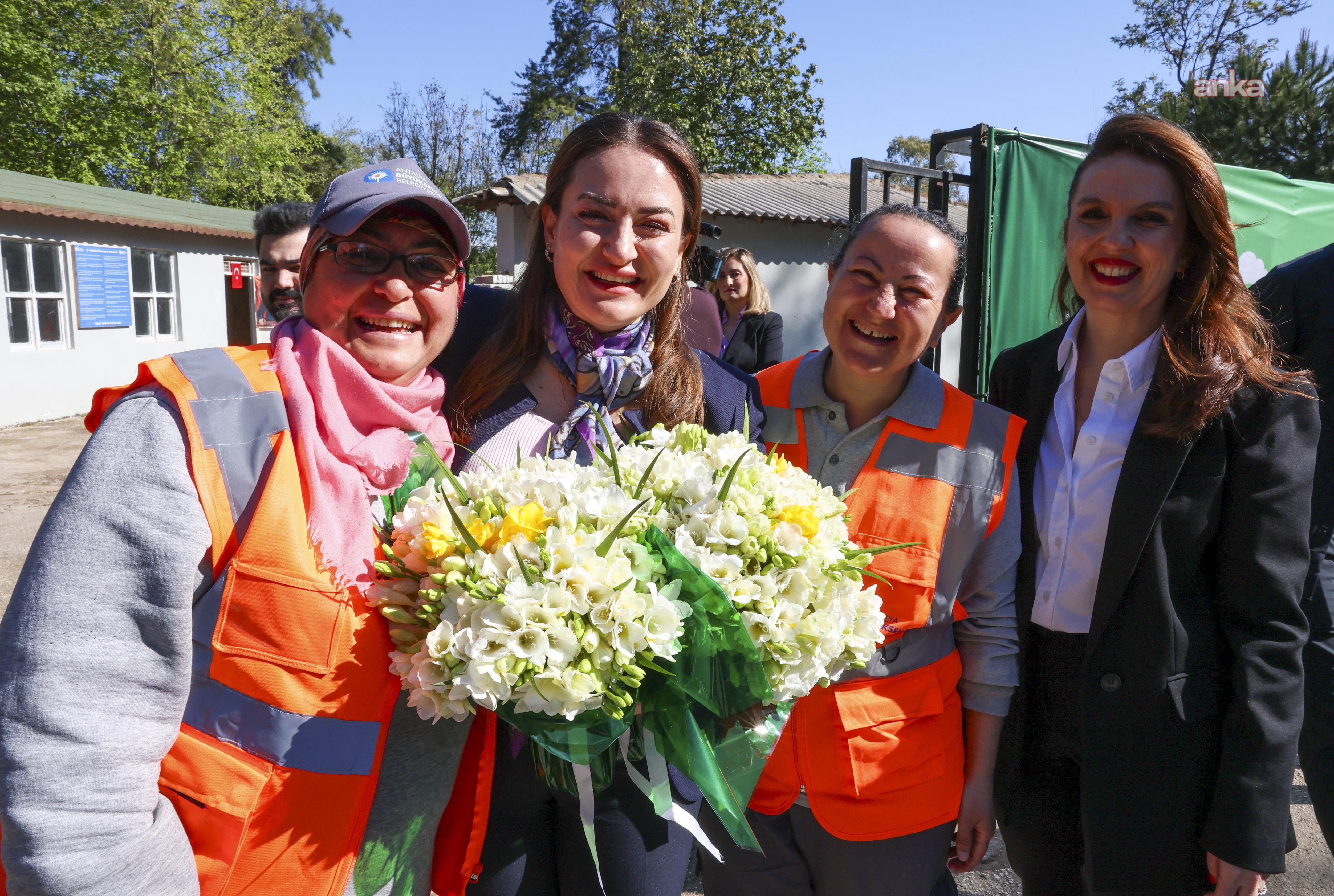 Antalya Büyükşehir Belediye Başkan Vekili Özdemir, Atatürk Kültür Parkı personeliyle buluştu