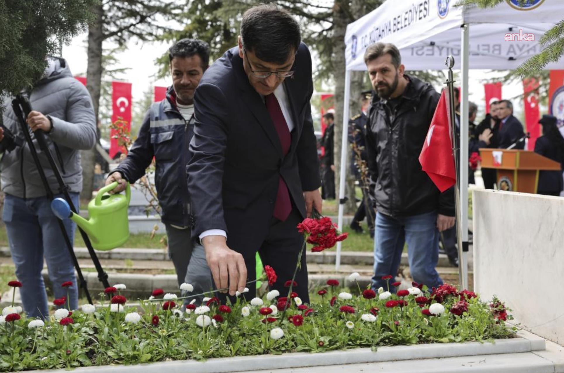 Kütahya Belediye Başkanı Kahveci’den Polis Şehitliği ve Hava Şehitliği’ne ziyaret