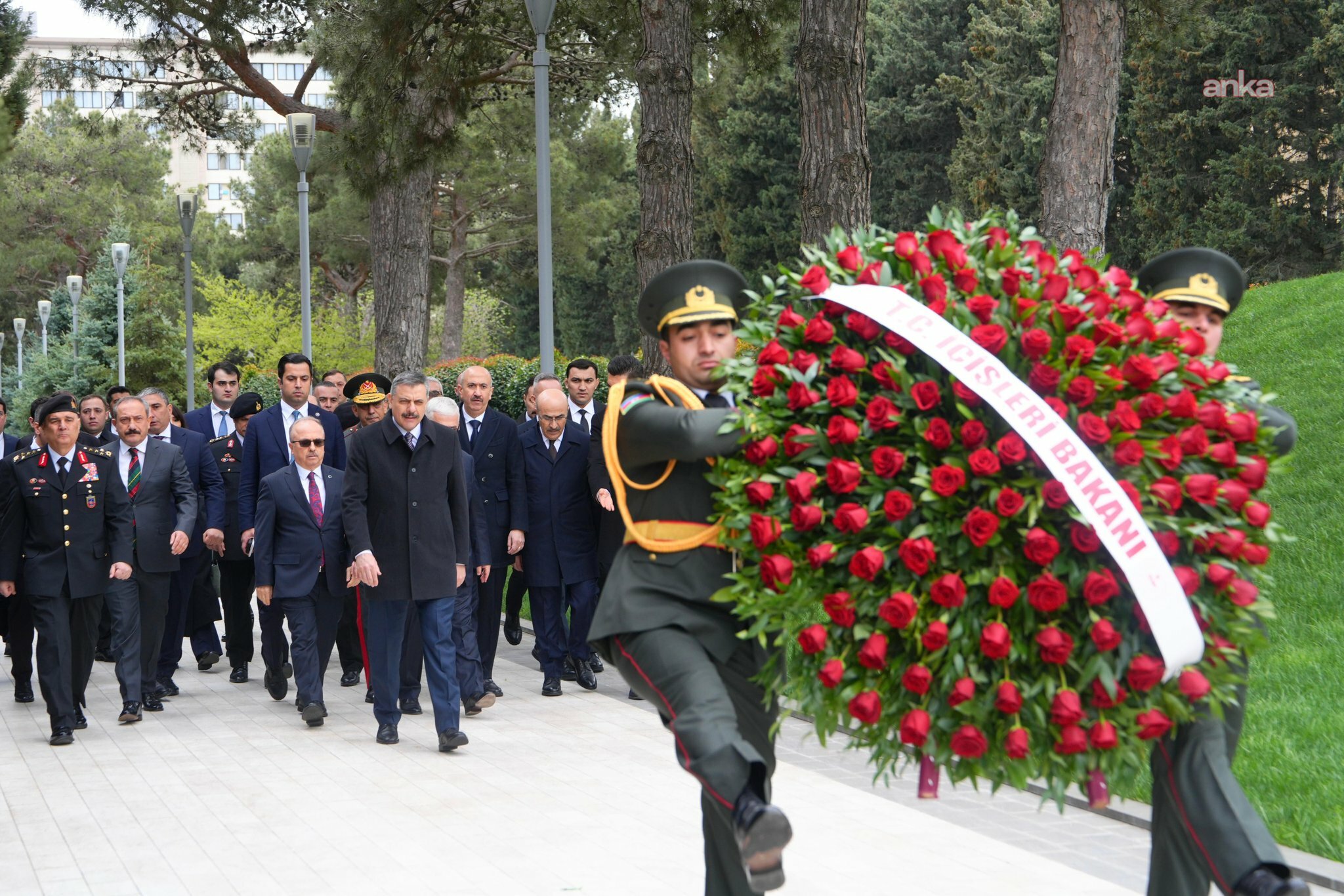 İçişleri Bakanı Mustafa Çiftçi, eski Azerbaycan Cumhurbaşkanı Haydar Aliyev'in mezarını ziyaret etti
