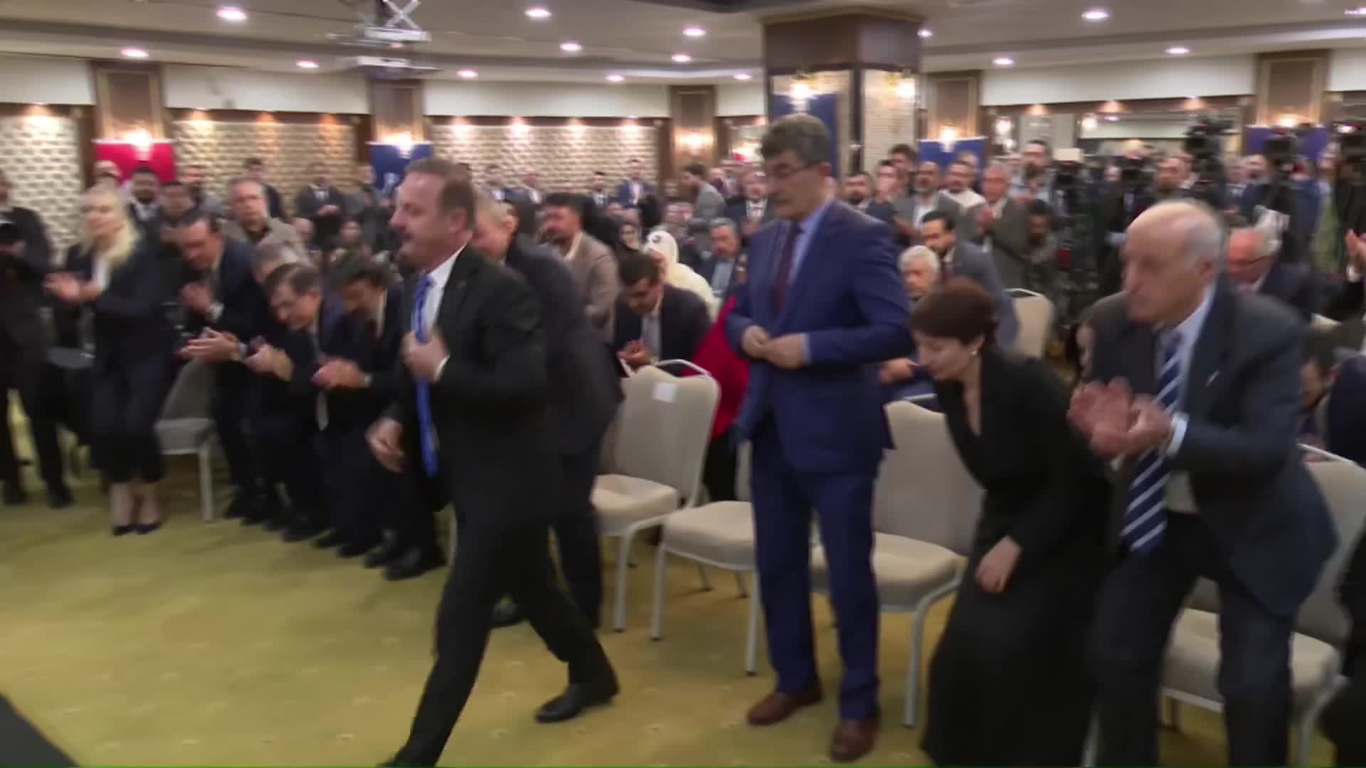 Yavuz Ağıralioğlu: "Sandıkta alamadığınızı belediye encümenleri marifetiyle almak, millet iradesine saygısızlıktır"