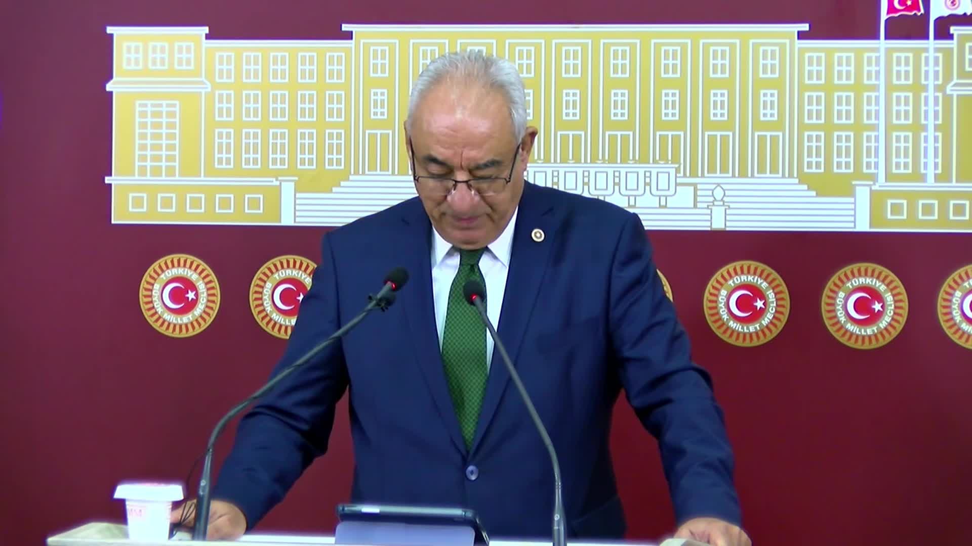 Önder Aksakal: "Sayın Bahçeli'nin ısrarlarının temelinde kendilerinin bildiği, bizim ve milletimizin bilmediği bir gelişme mi olmuştur?"