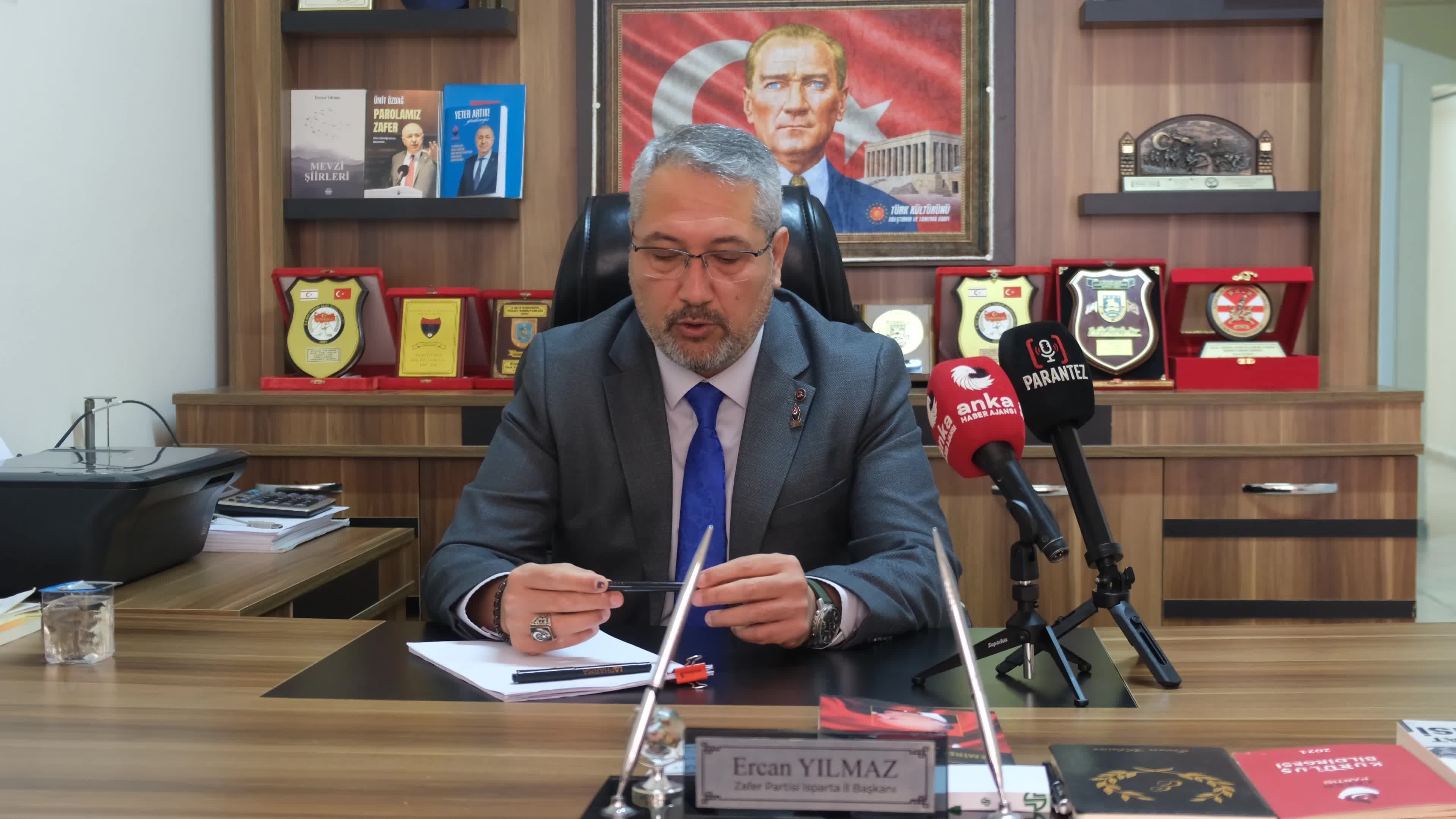 Isparta'da 7 kişinin öldüğü yolun tamamlanmamasına CHP ve Zafer Partisi İl Başkanlarından tepki: "Bu yolda daha ne kadar fazla canımızı verebiliriz?"