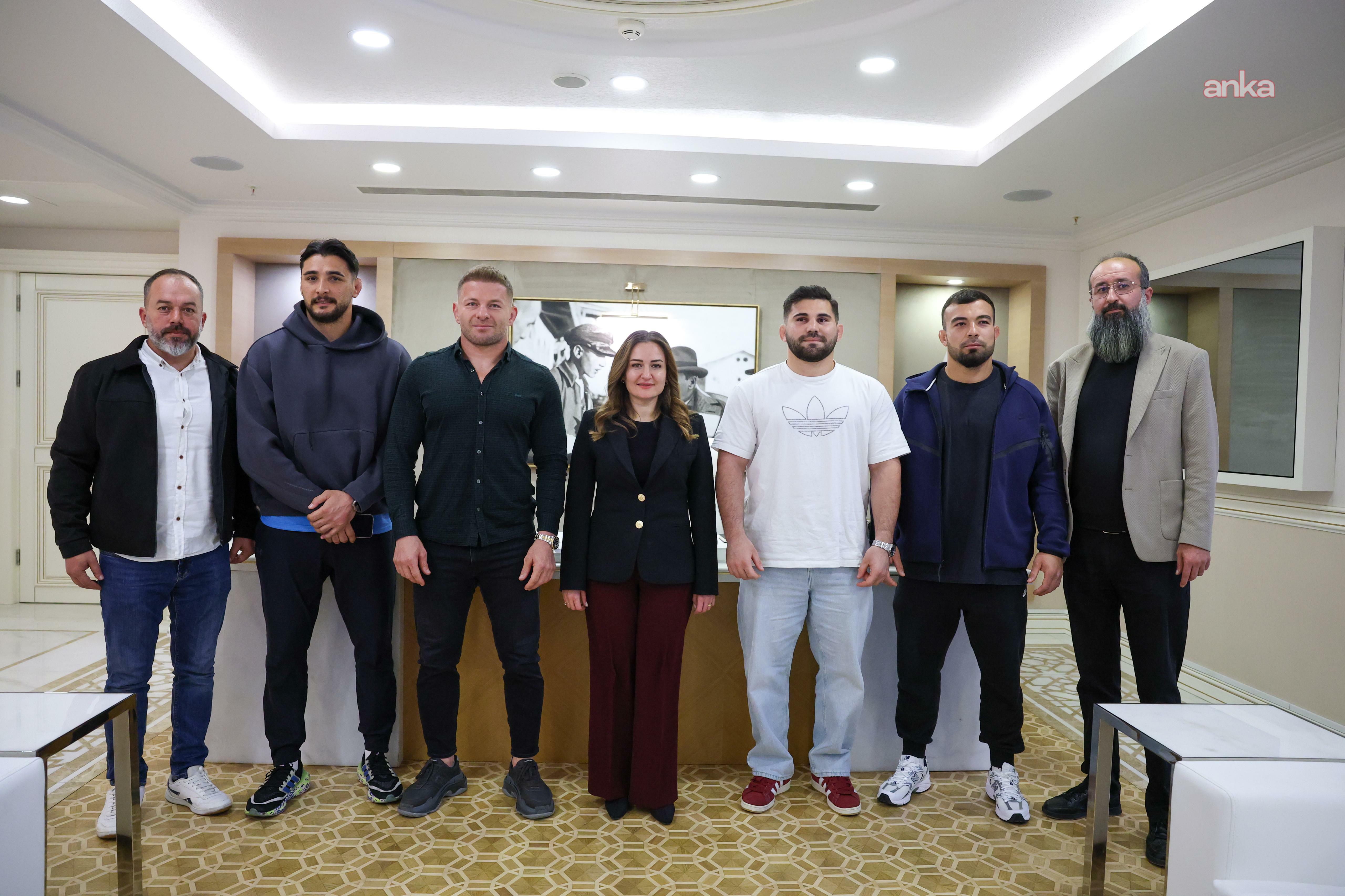 Antalya Büyükşehir Belediye Başkan Vekili Özdemir, başpehlivanları ağırladı