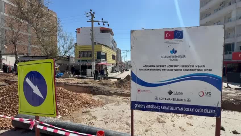 Adıyaman Belediyesi ekipleri, değişken hava koşullarında da faaliyetlerini sürdürüyor