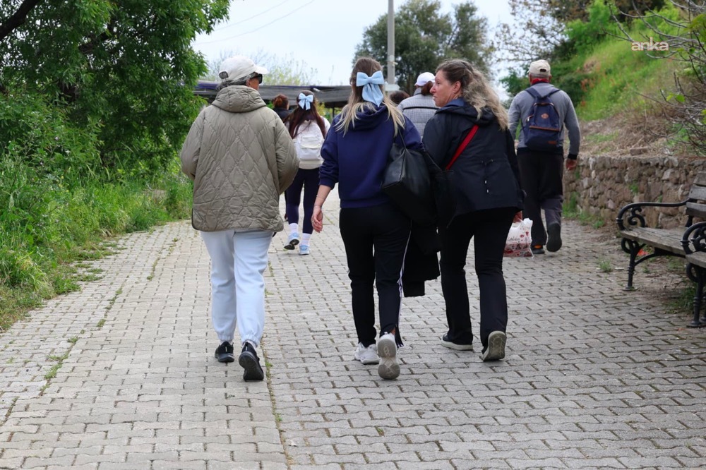 Çeşme Belediyesi'nden otizm farkındalık yürüyüşü