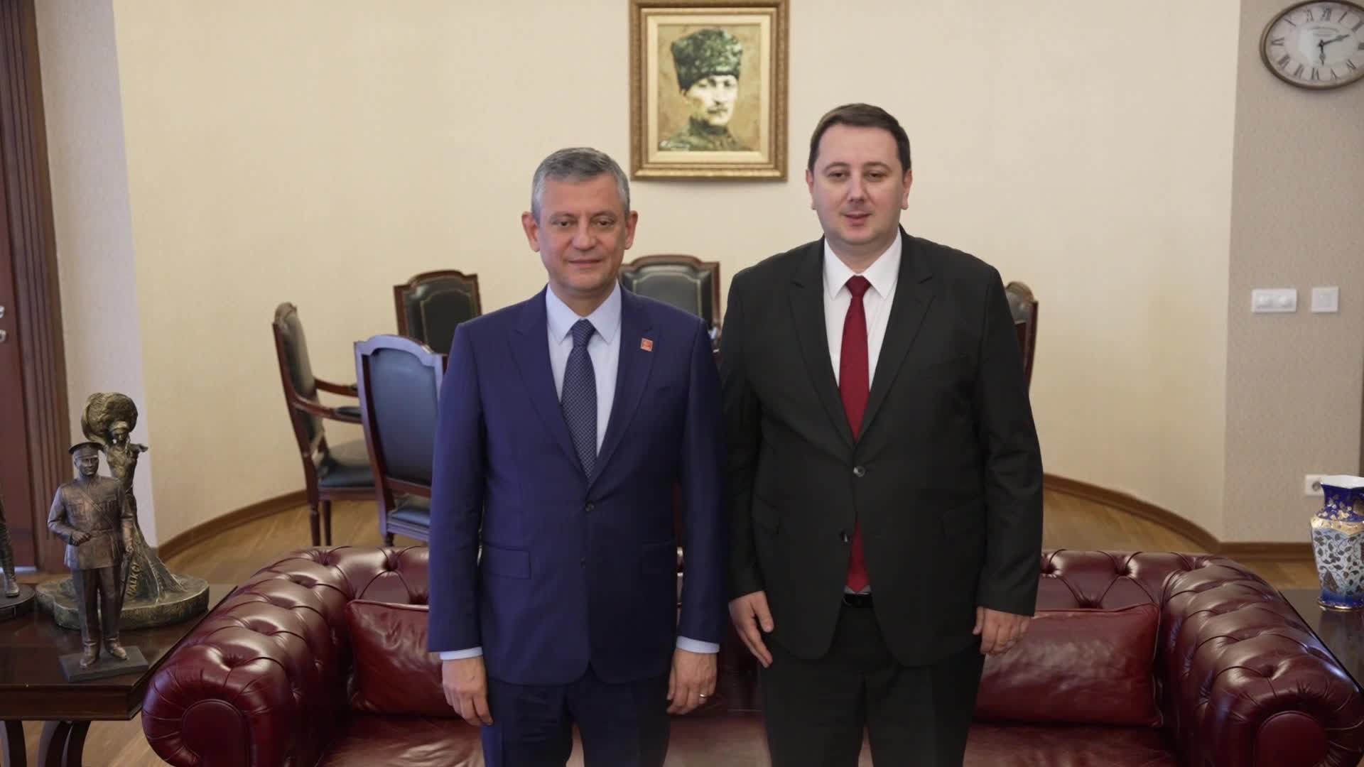 Özgür Özel, Ergün Atalay ile görüştü… Özel: “Erdoğan’a bir samimiyet çağrısında bulunuyorum: Gelin, hep birlikte işçiye elimizi uzatalım”