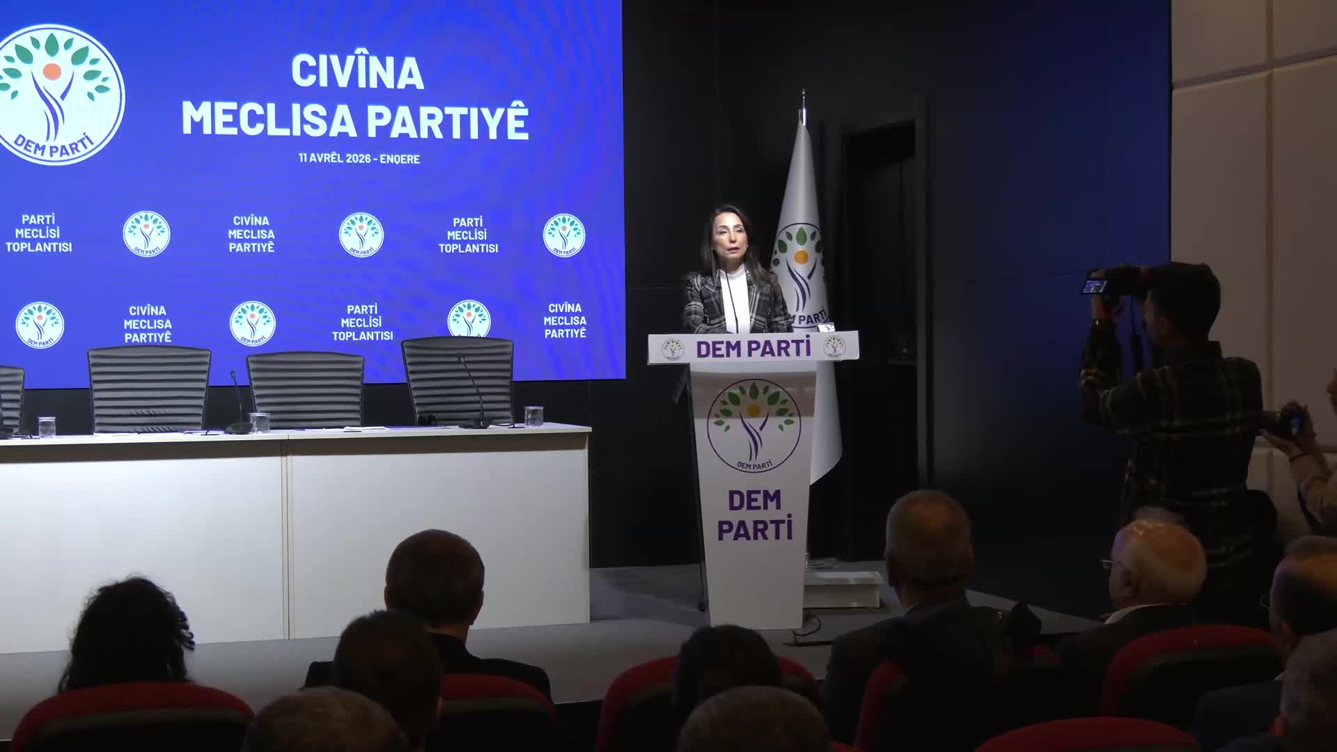 Tülay Hatimoğulları'ndan, Cevdet Yılmaz'a: "Yasa yapma yeterliliği iktidardadır. Zamana yayan sizsiniz. Bunu size hatırlatınca zorunuza gitmesin"