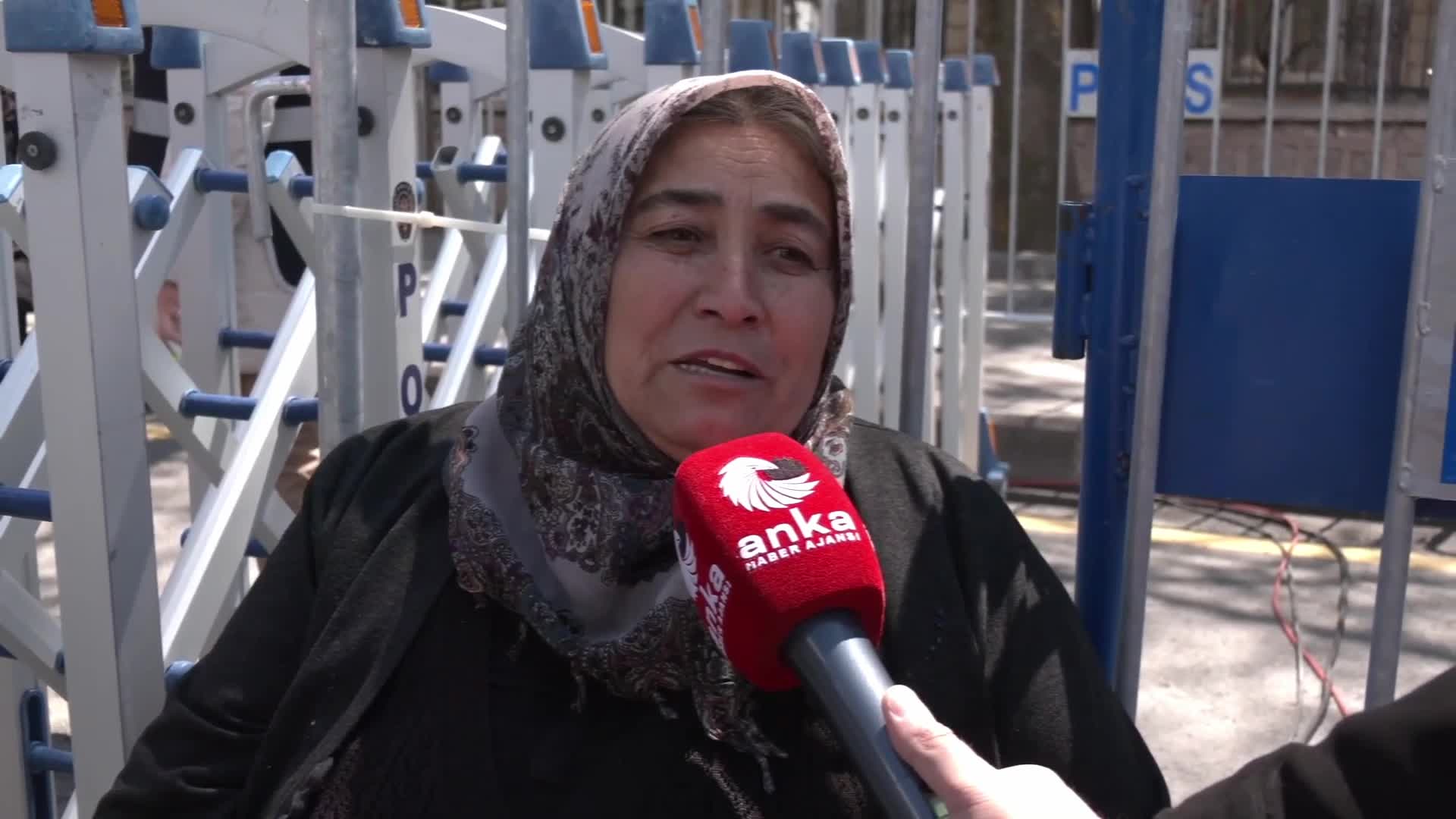 Nevşehirli vatandaştan seçim çağrısı: Artık bu iktidarı istemiyoruz, yeter ki gitsin. En kısa zamanda seçim istiyoruz