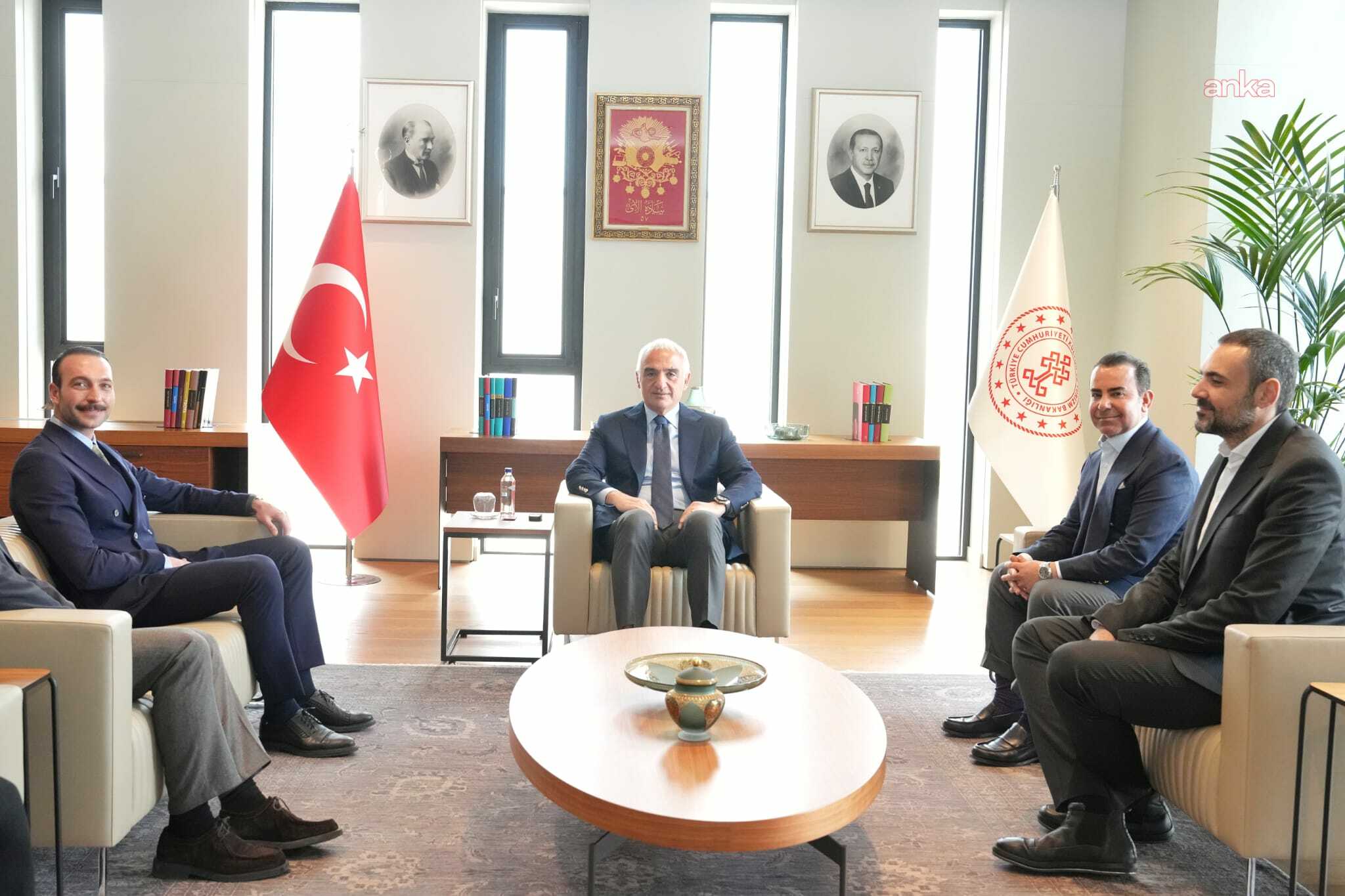 Bakan Ersoy: Sanatçımız Görkem Sevindik’in ortaya koyduğu insani duruşun yanındayız