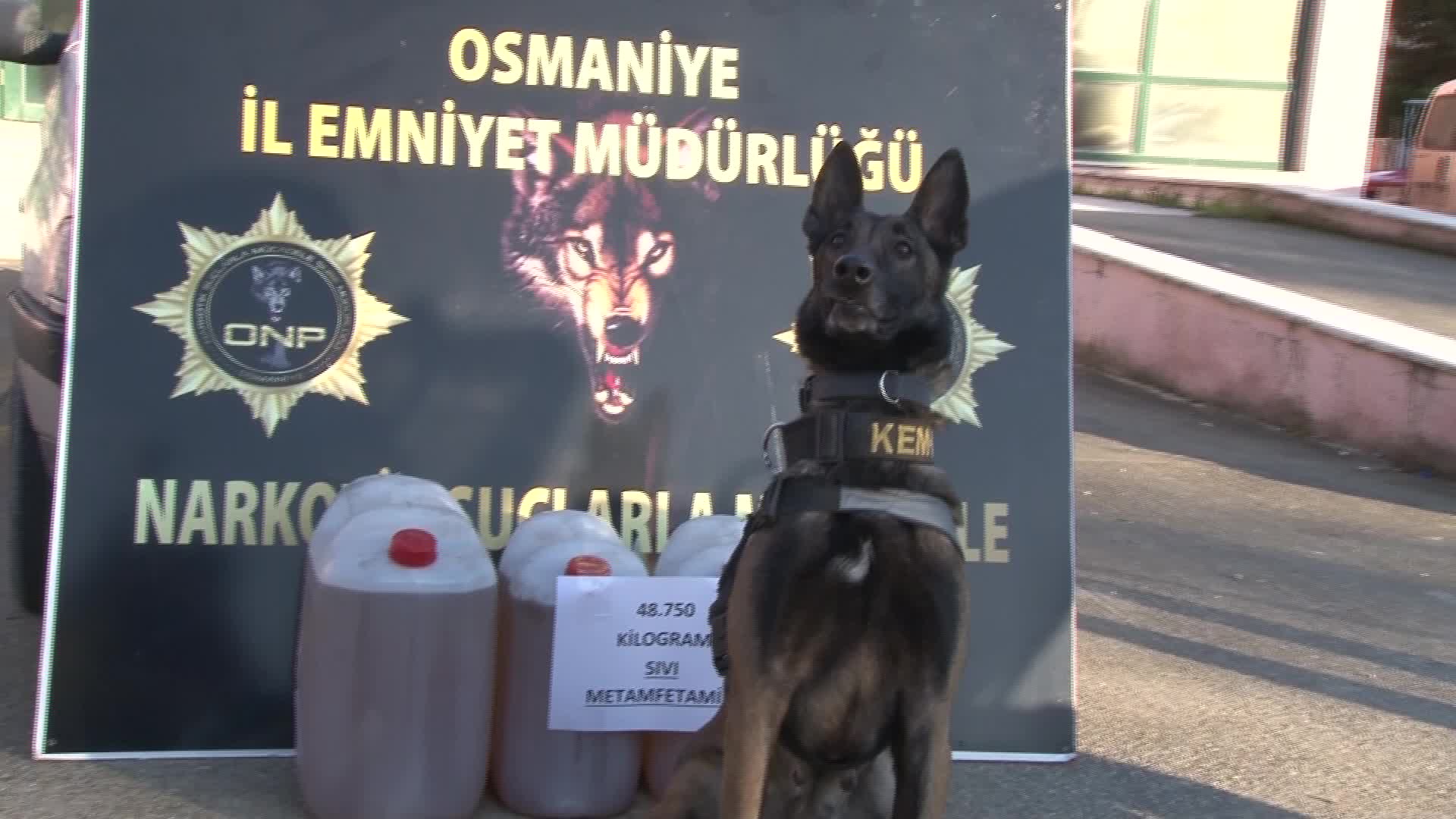 Osmaniye'de uyuşturucu operasyonu... Bir otomobilin yakıt deposunda gizlenen 49 kilo metamfetamini ele geçirildi