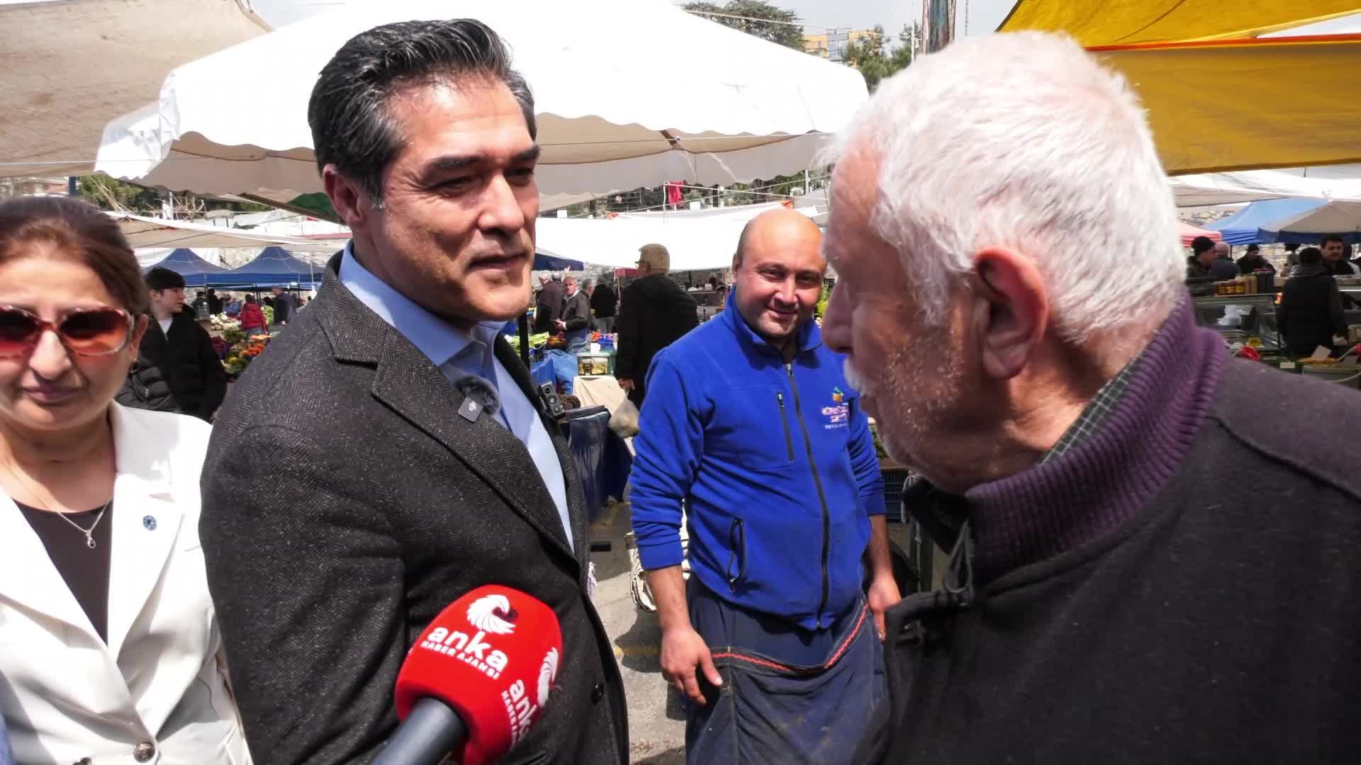 Pendik pazarında pahalılığa isyan eden vatandaşlar iktidar mensuplarını alışverişe davet etti: Sayın Cumhurbaşkanı da gelsin, bir kilo domates alsın, evine götürsün...