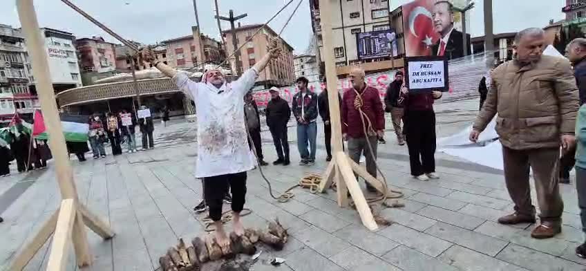 Rize'de İsrail'in "idam yasası" performans sanatıyla protesto edildi: Gazzeli olmak suç mu?