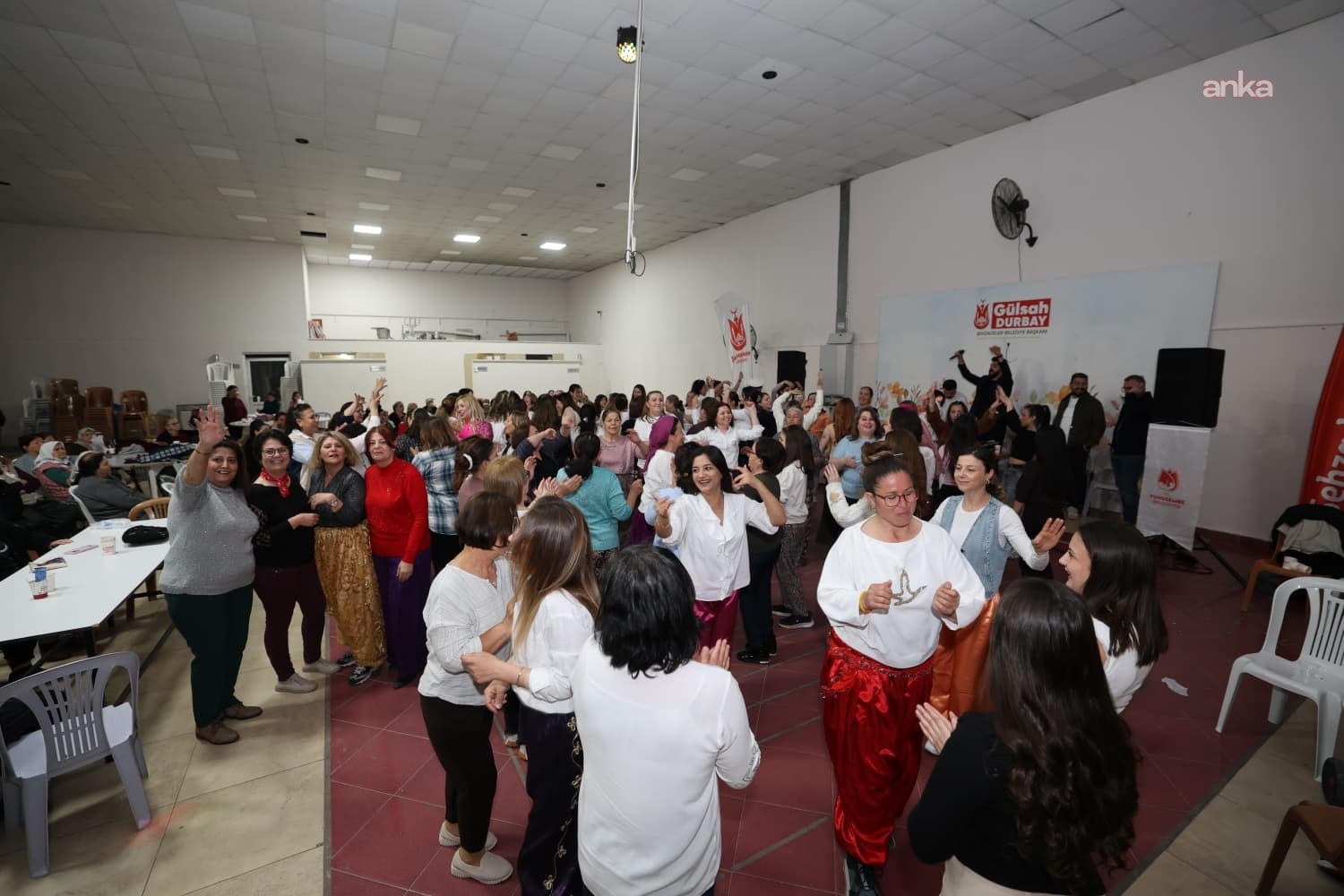 Manisa’da düzenlenen “Şalvar Gecesi” coşku dolu anlara sahne oldu