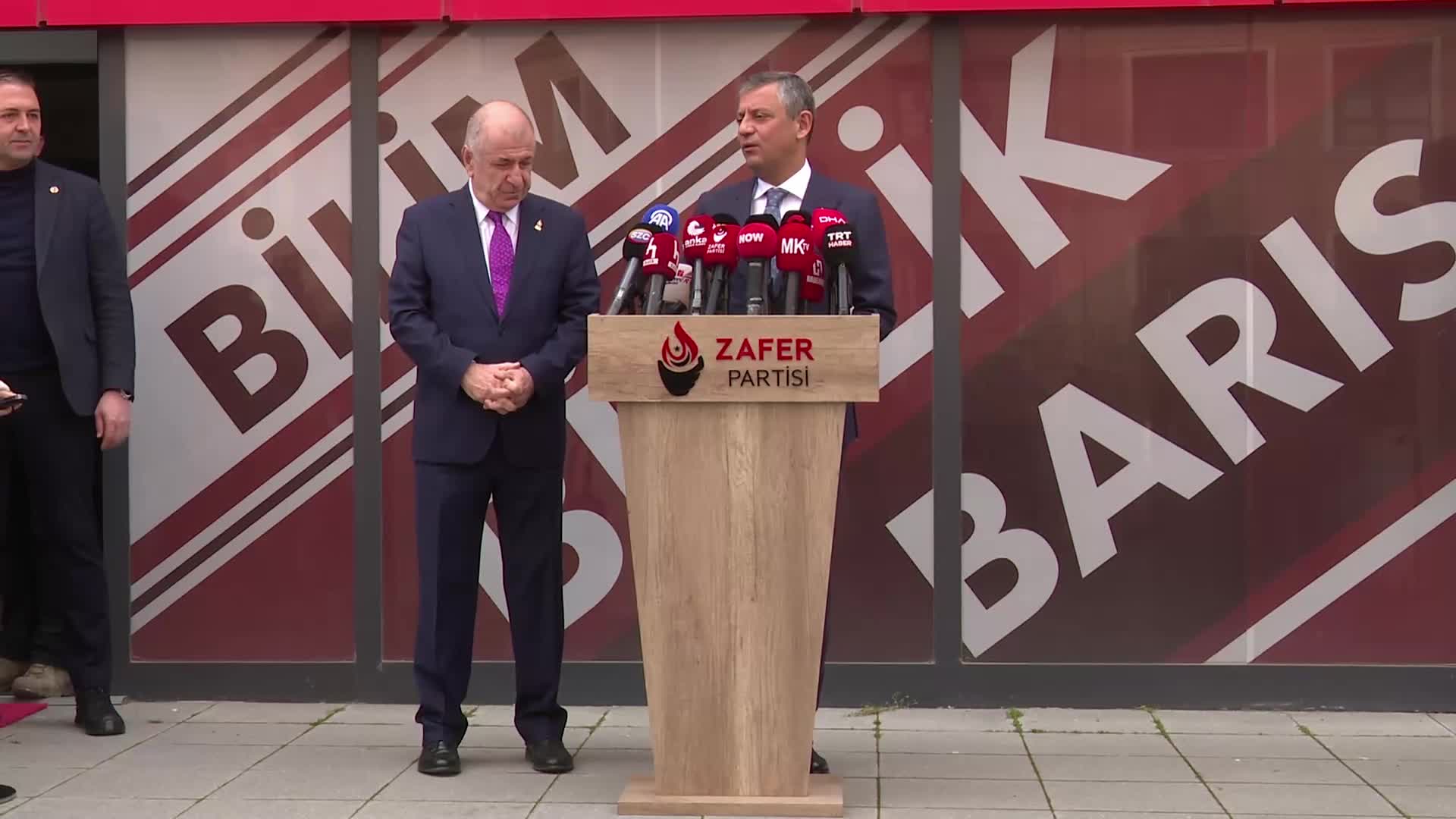 CHP -Zafer Partisi görüşmesi... Özgür Özel'den İsrail Savunma Bakanı Katz'a tepki: "Açıklaması, tam bir hadsizlik. İsrail'in karşısında Türkiye, bir ve bütün şekilde aynı tarafta"
