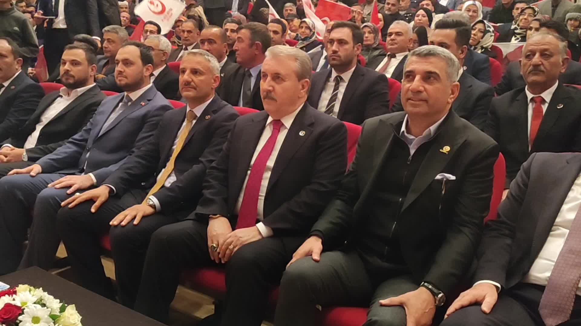 BBP Genel Başkanı Destici: Bu bayrağı eline almayan hiç kimseden bu millete hayır gelmez, bunlarla da barış olmaz