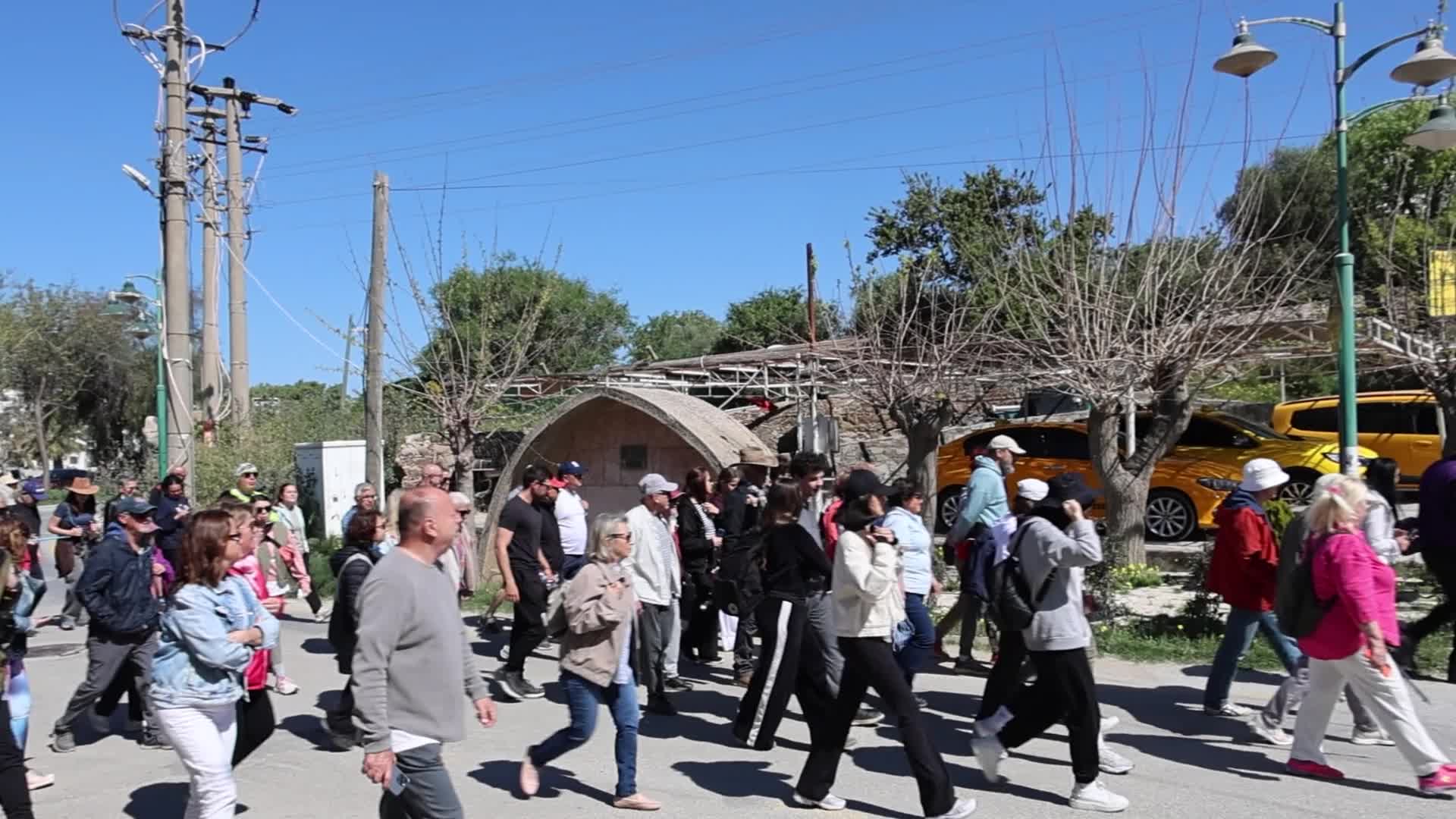 Bodrum Belediyesi'nin Kültür ve Doğa Yürüyüşleri, Kadıkalesi'nde devam etti