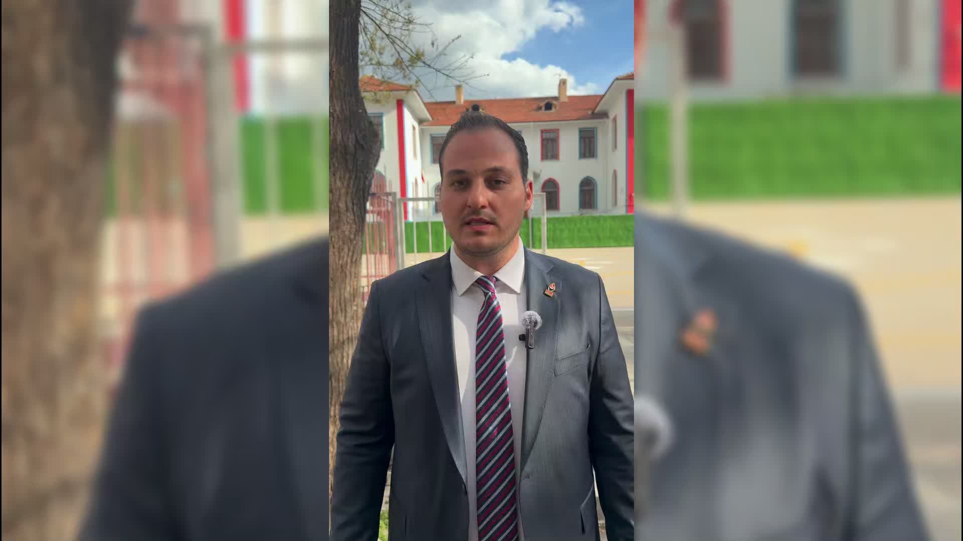Zafer Partisi İlçe Başkanı Köksal, Mimar Kemal Ortaokulu önünde konuştu: "Bu memleketin gençliği söz hakkı aldıkça, Türkiye yeniden ayağa kalkacak"
