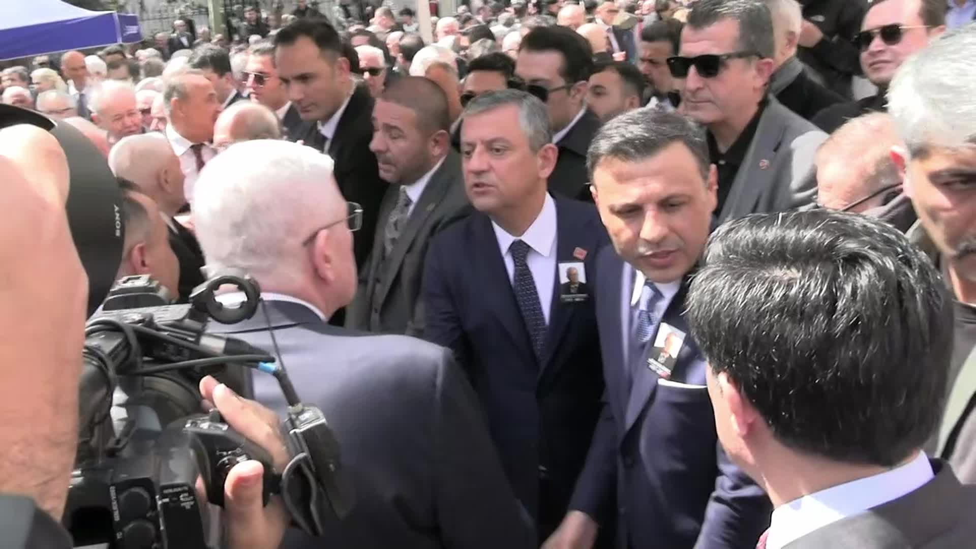 Hüsamettin Cindoruk son yolculuğuna uğurlanıyor... Cindoruk için Teşvikiye Camisi’nde cenaze namazı kılındı
