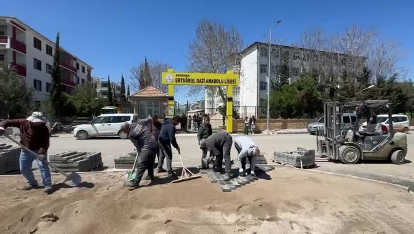 Adıyaman’da altyapı çalışmaları nedeniyle zarar gören kaldırımlar yenileniyor