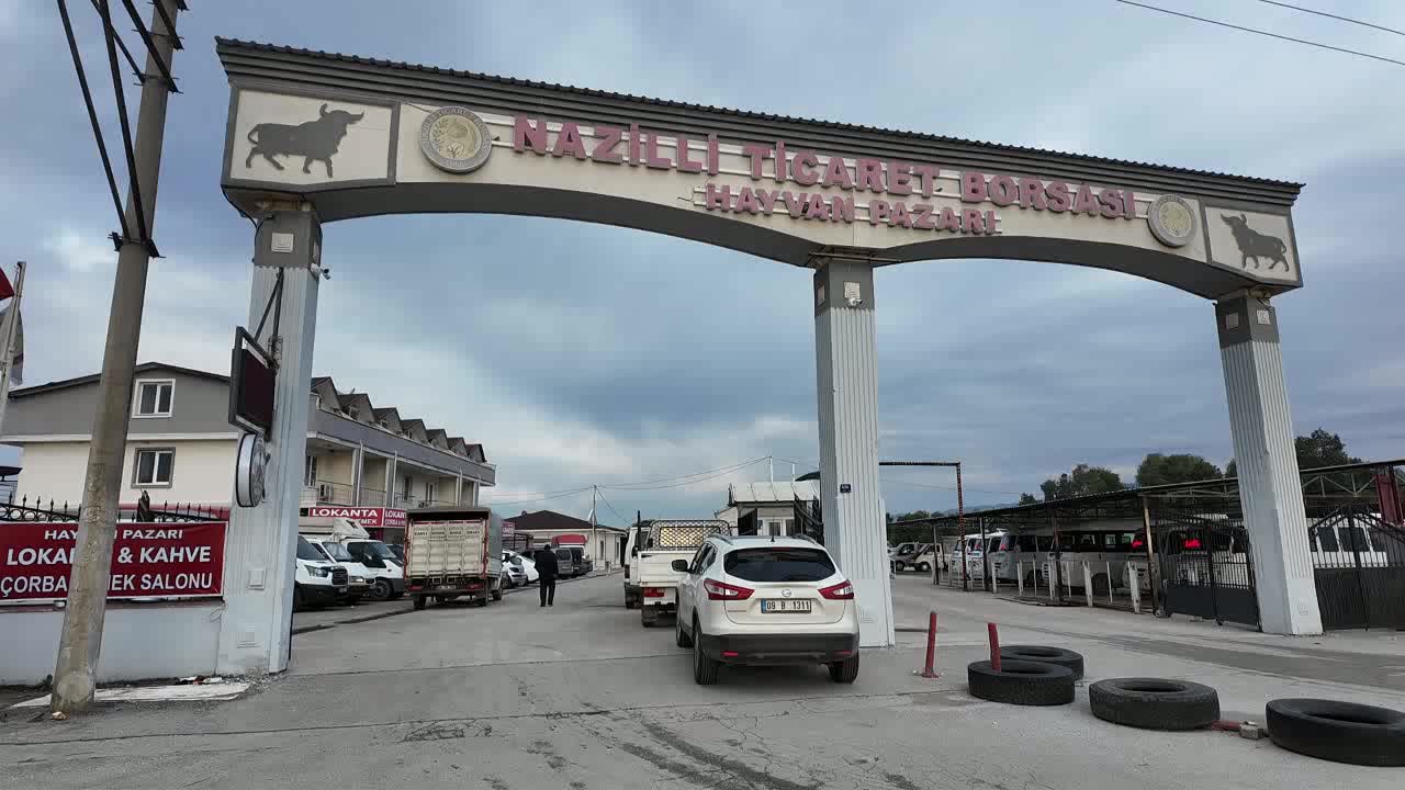Nazilli Ticaret Borsası Hayvan Pazarı'nda satış yapamamaktan dert yanan üreticiler: Kurban kesmek artık lüks değil, ultra lüks