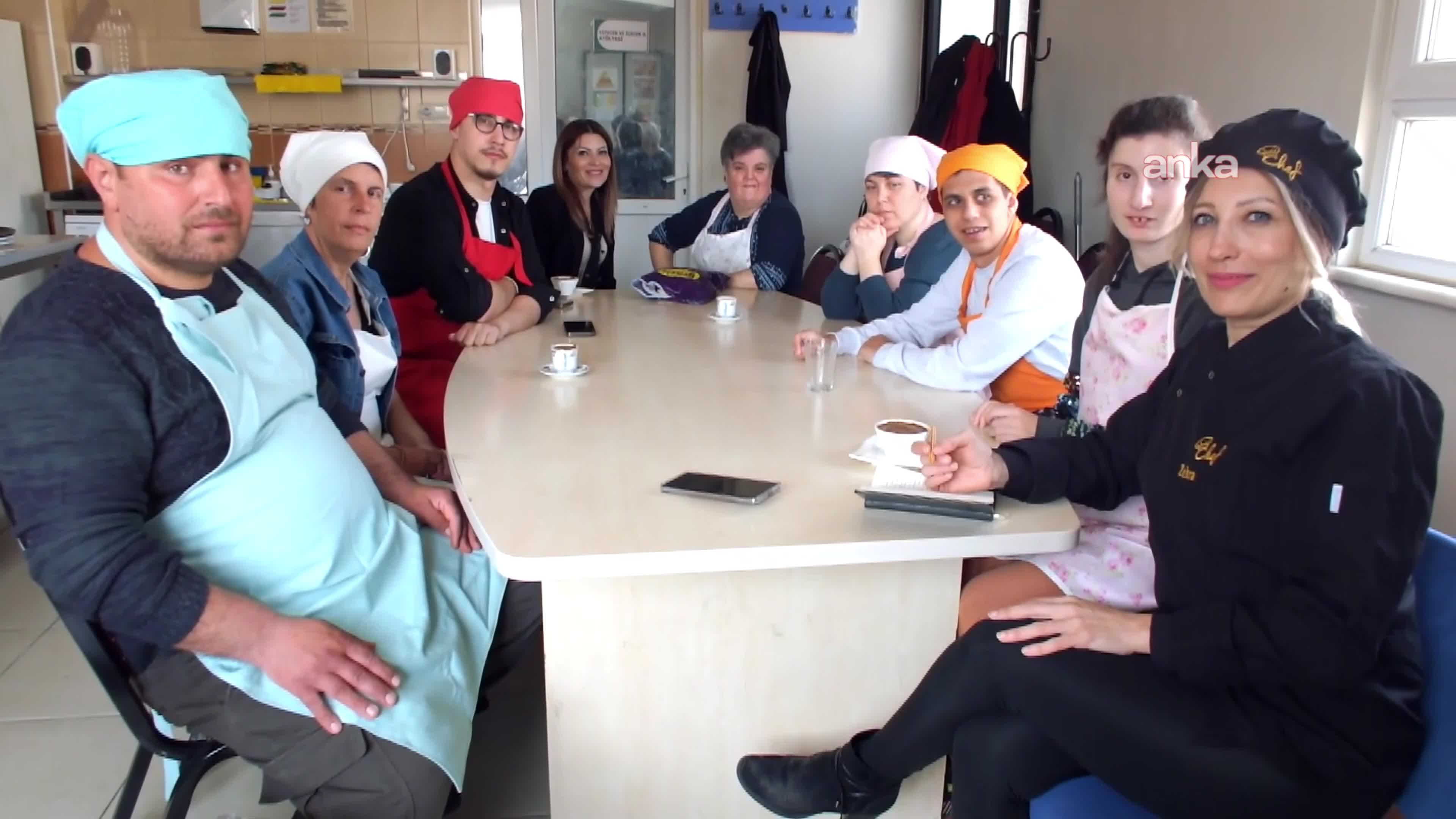 Burhaniye'de mutfağa giren "özel gençler" pide ve pizza yaptı