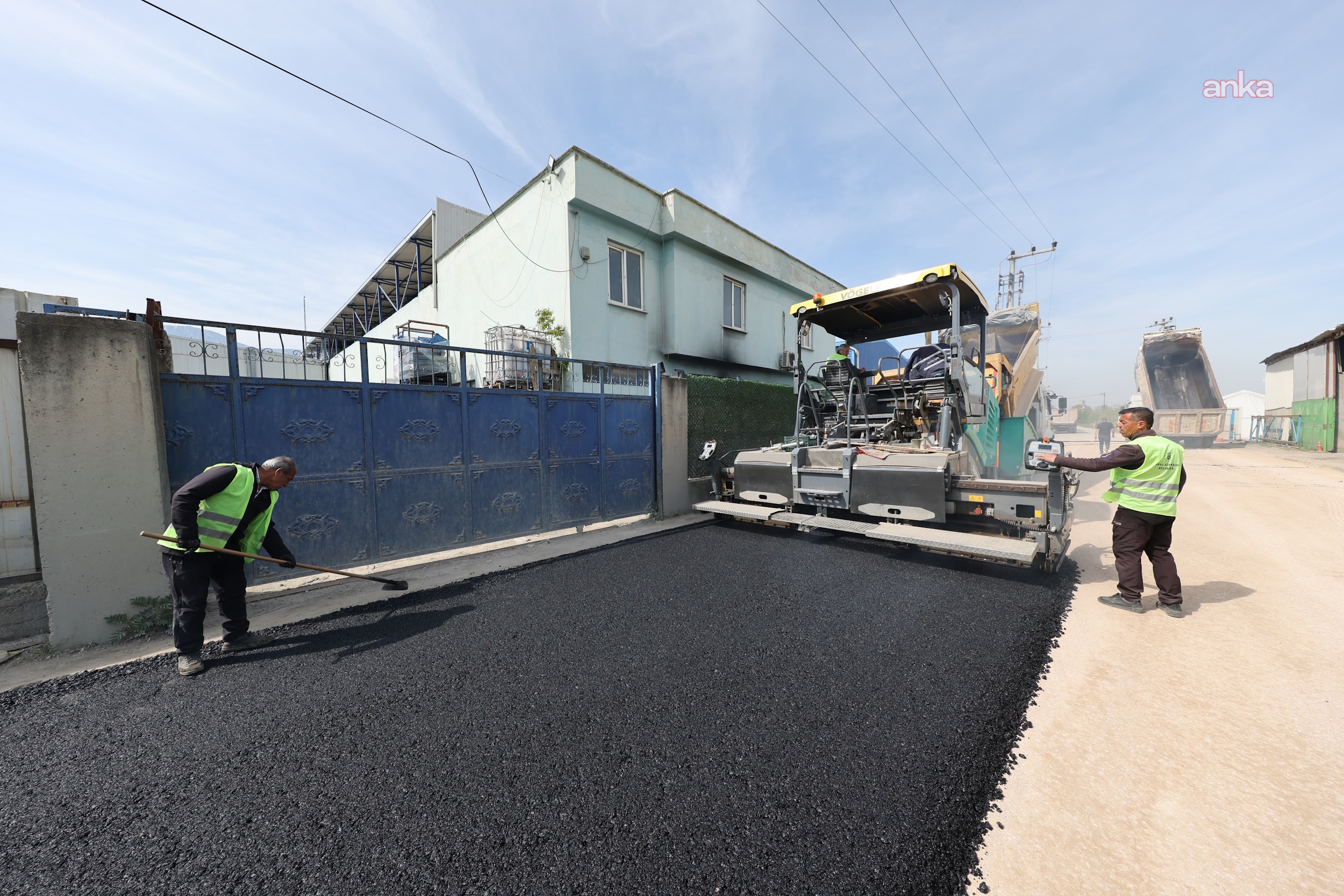Bursa Büyükşehir Belediyesi, Gürsu’da yol yapım ve asfalt işlemlerine devam ediyor