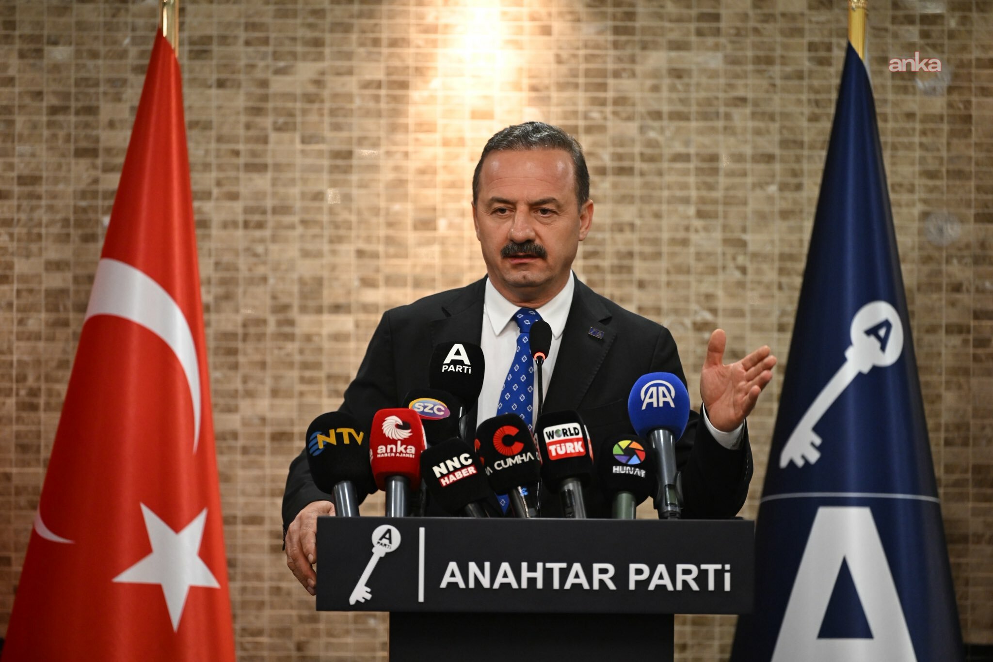 CHP'li Karabat: "Hasan Mutlu’yu Bayrampaşa’nın her sokağında, okula giden her çocuğun çantasında göreceksiniz"