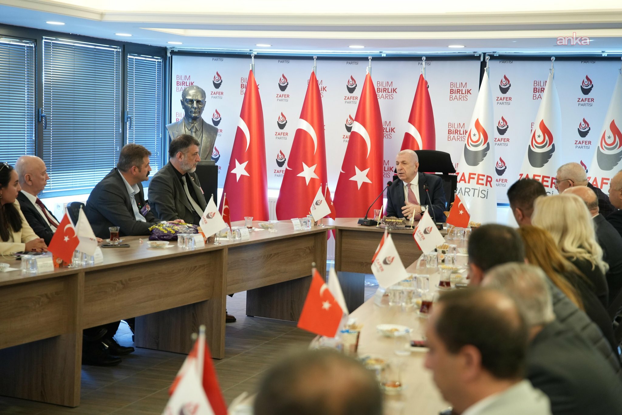 Çepni Dernekleri Konfederasyonu Ümit Özdağ'ı ziyaret etti