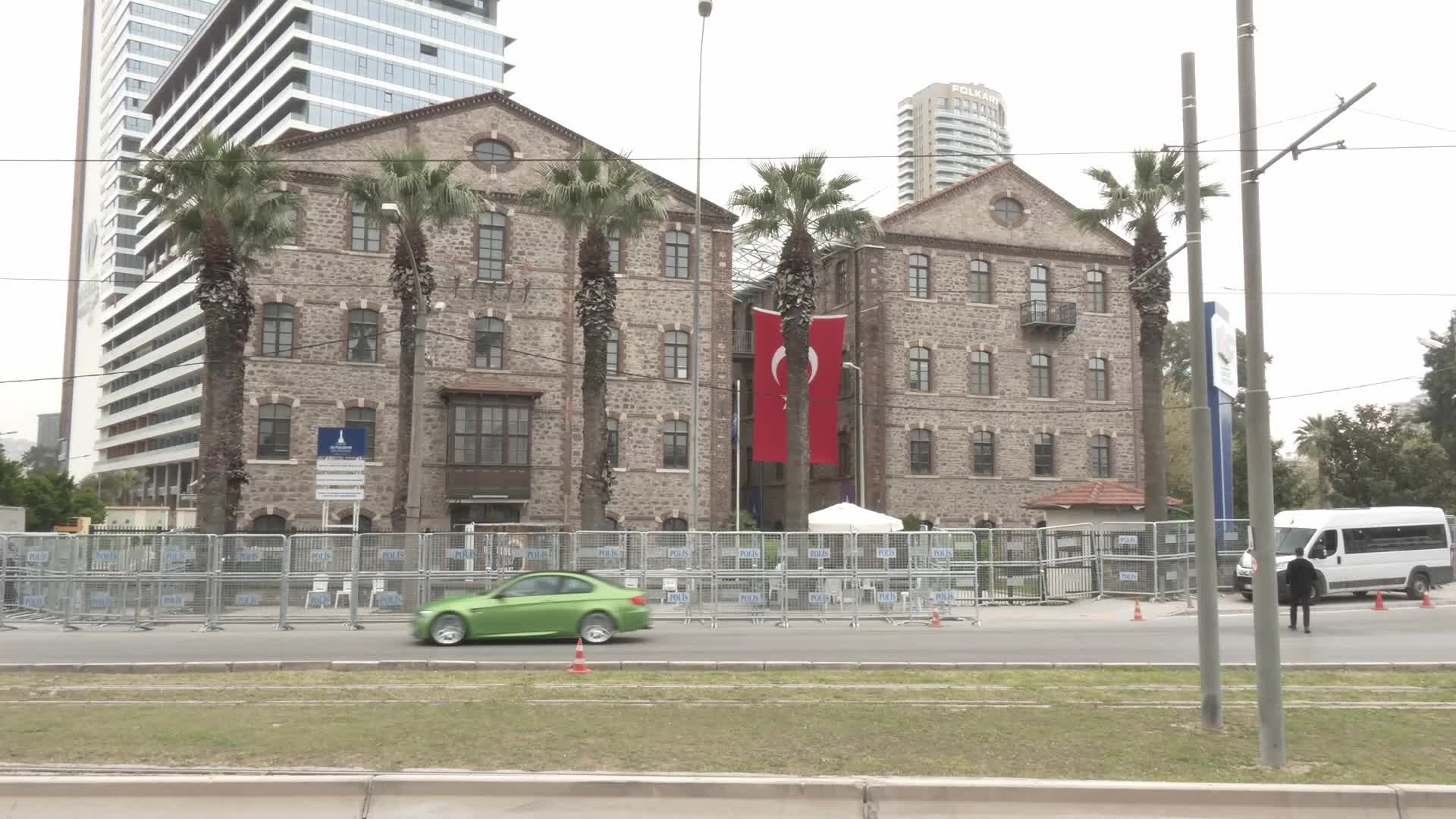 Meslek Fabrikası nöbeti 9’uncu gününde devam ediyor… CHP’li Bakan: “Hem alanlardayız, meydanlardayız, hem böyle hukuksuzluklara direniyoruz”