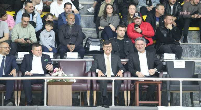 Kütahya Belediye Başkanı Kahveci'den Kütahya Belediyespor Erkek Basketbol Takımı’na destek